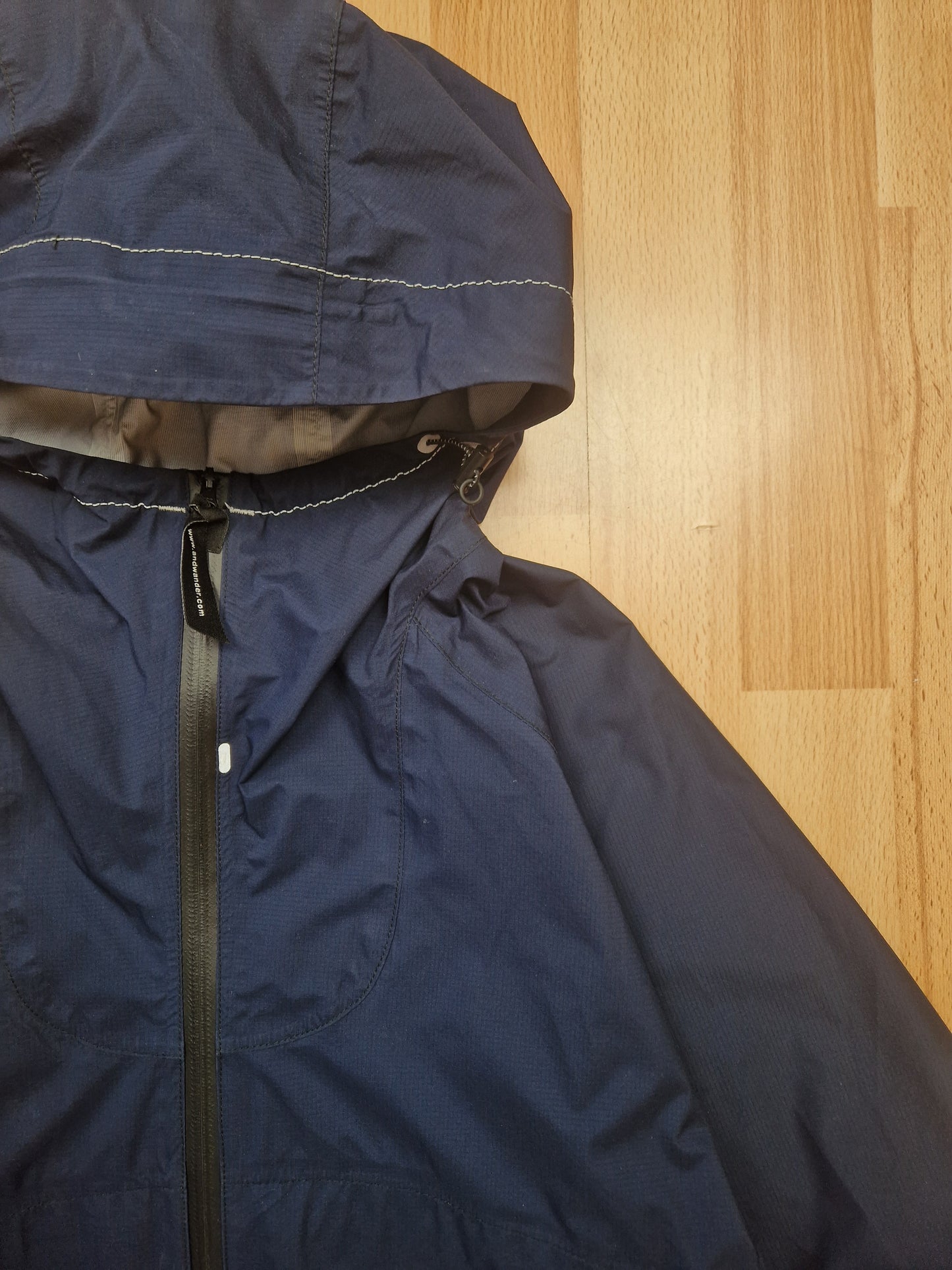 And Wander 3L Light Rain Jacket (M/L)
