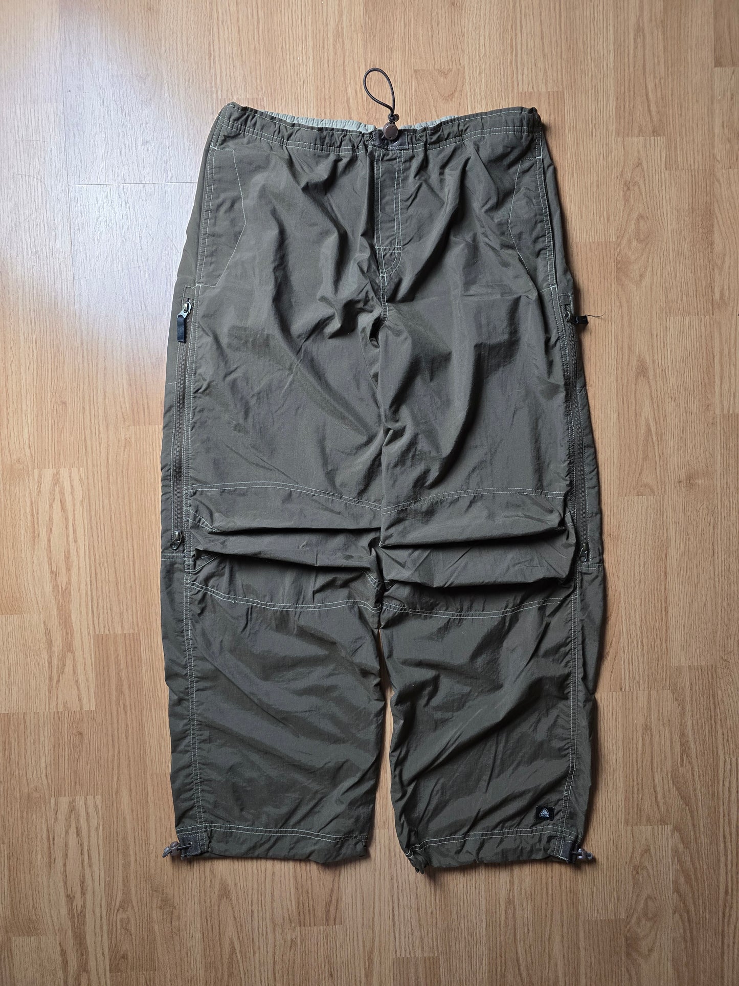Vintage Nike ACG Baggy Parachute Pants (M)
