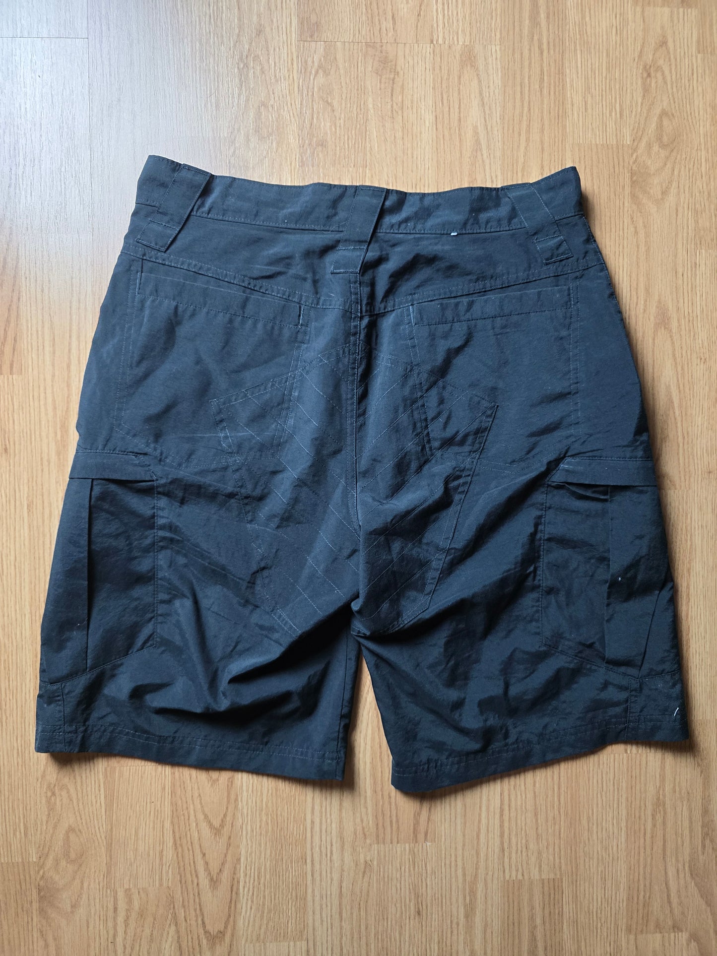 00s Nike ACG Lightweight Cargo Shorts (W32)