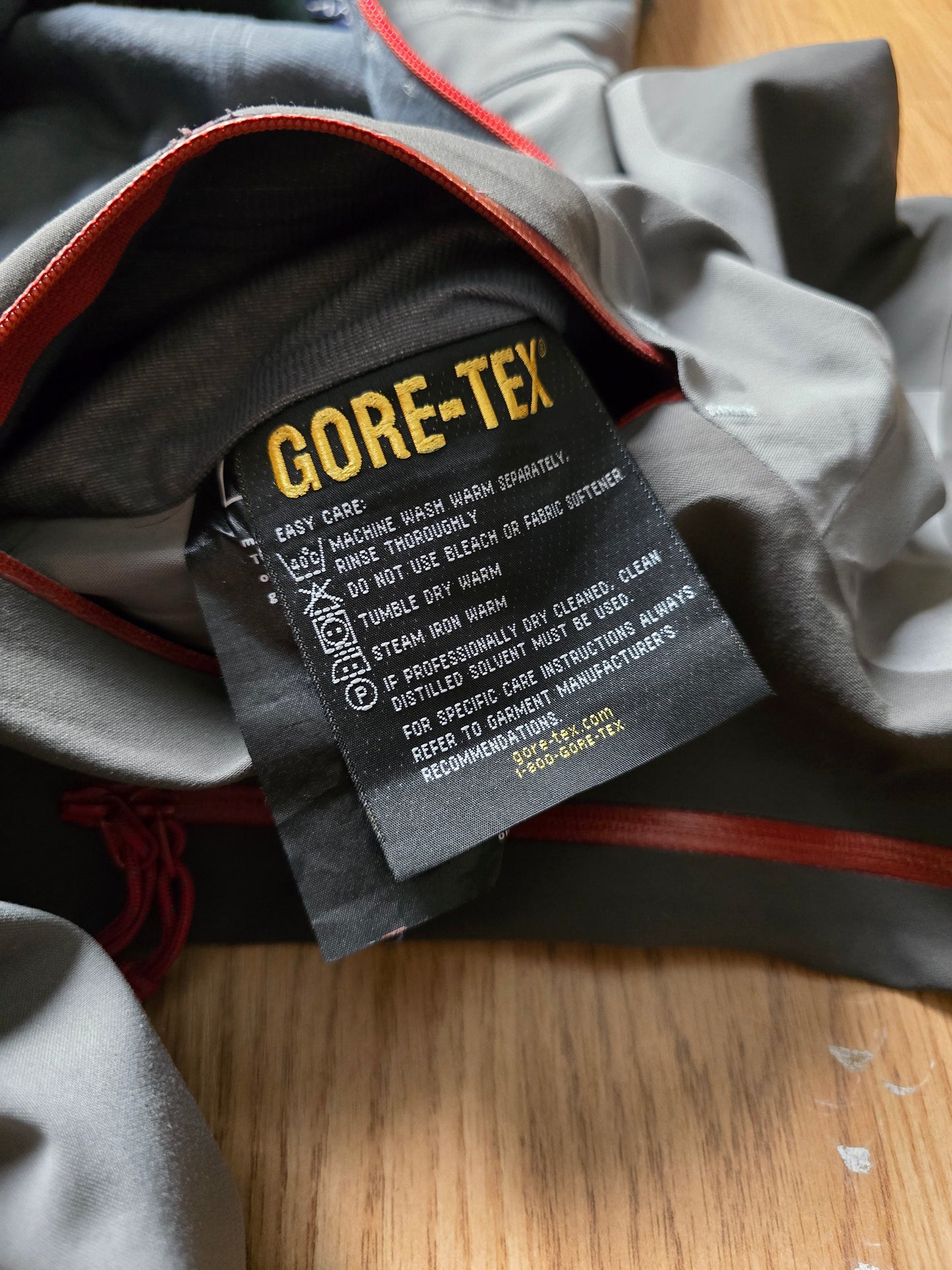 Vintage Arc'teryx Gore-tex Stingray Jacket (S)