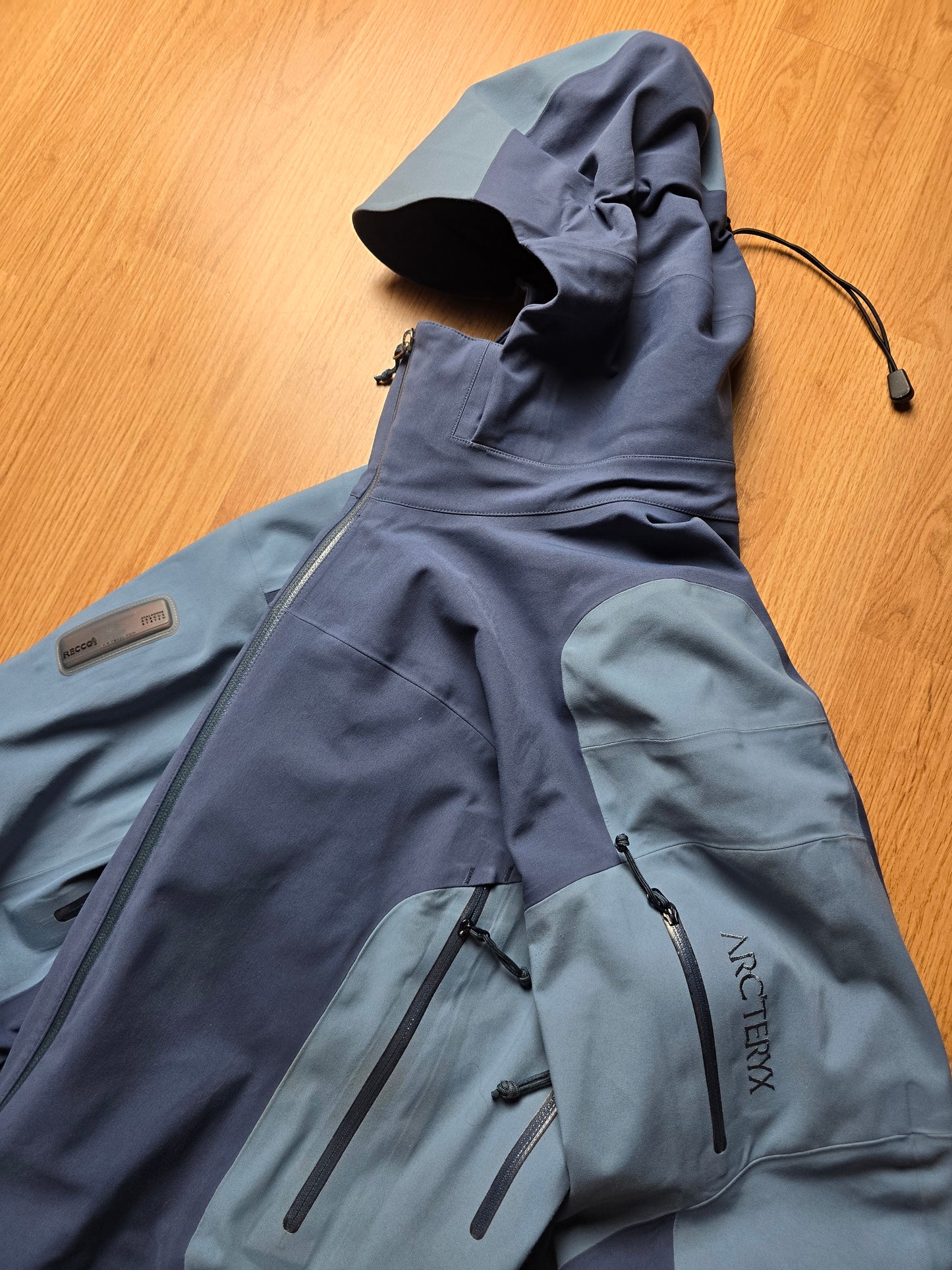 Vintage Arc'teryx Gore-tex Stingray Jacket (M)