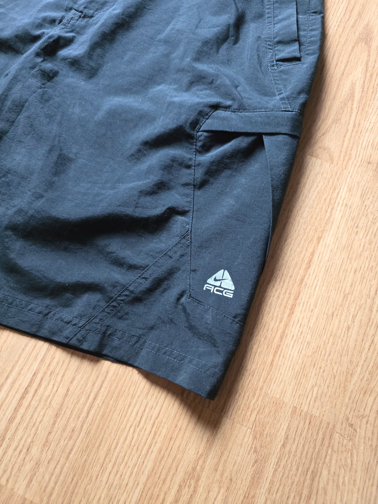 00s Nike ACG Lightweight Cargo Shorts (W32)