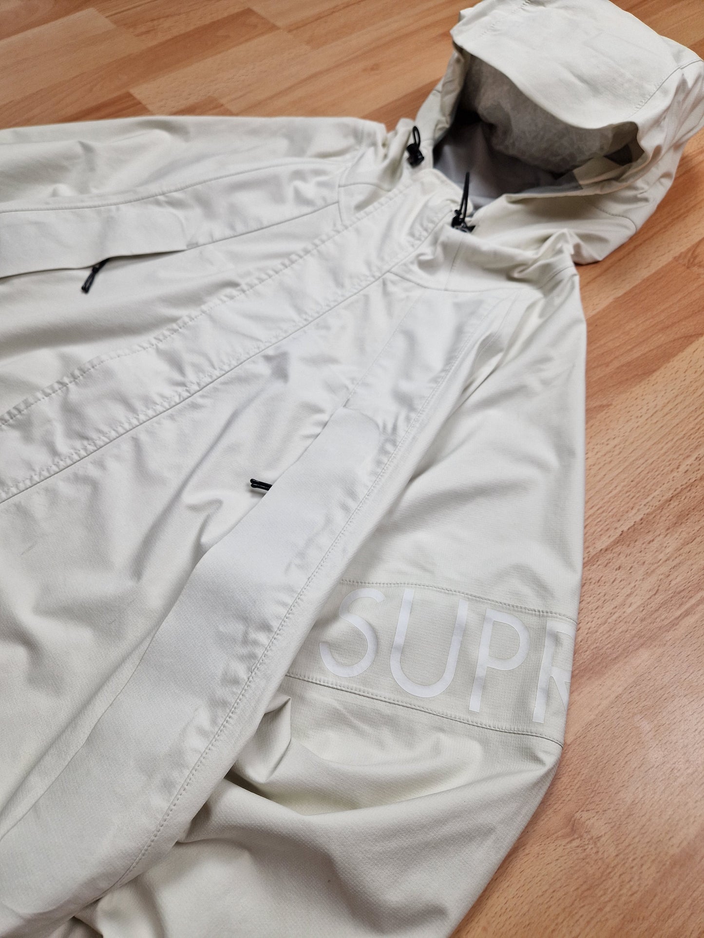 Supreme 'Apex' Taped Seam Waterproof Jacket (M)