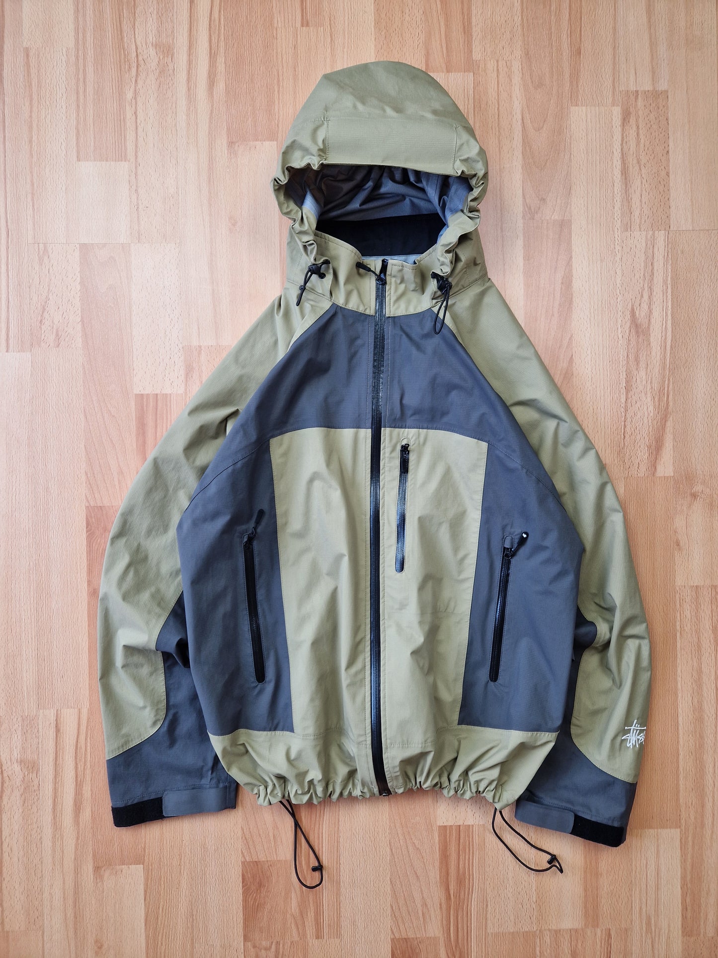 Stussy Taped Seam Rain Shell Jacket (M)