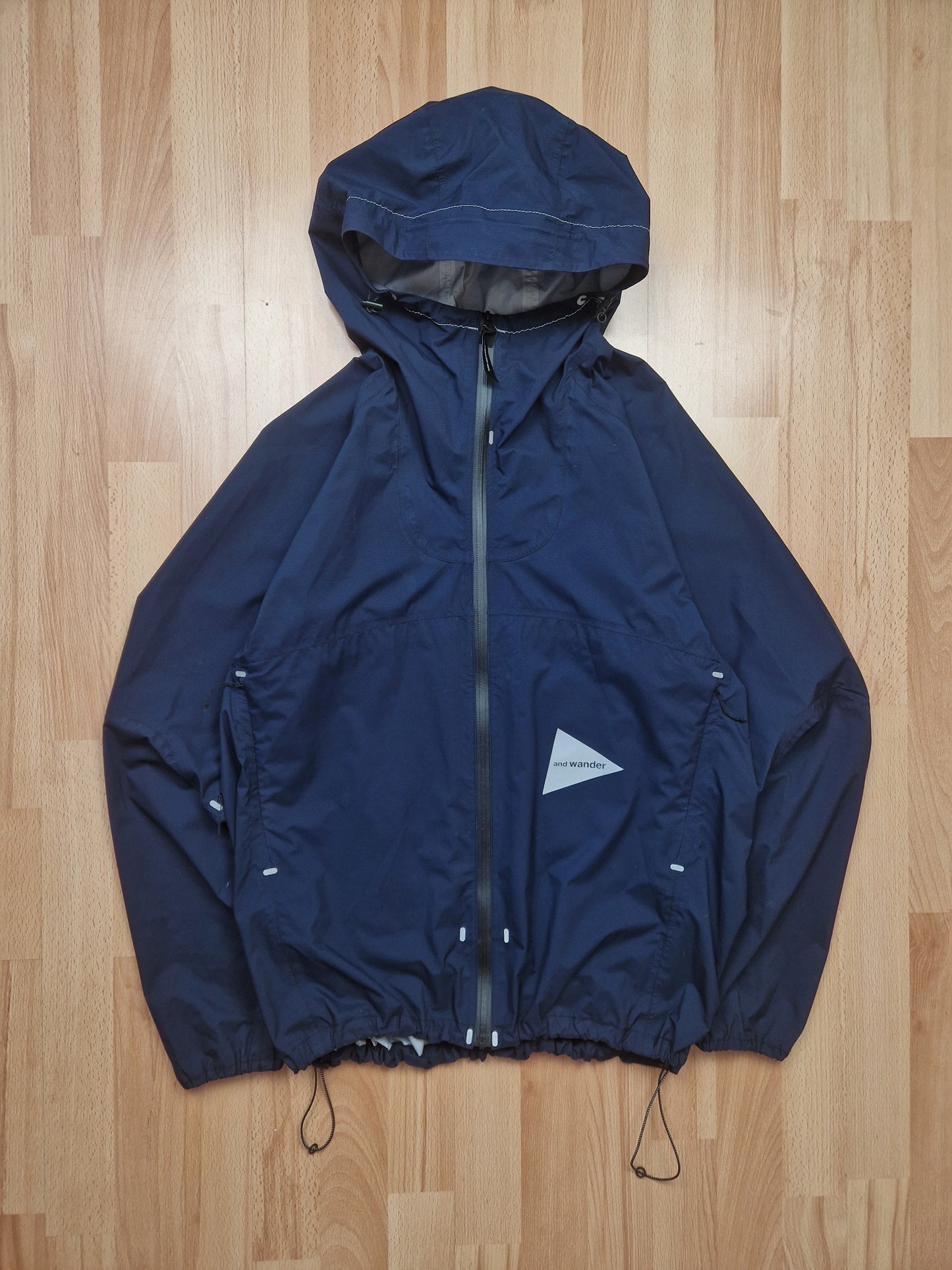 And Wander 3L Light Rain Jacket (M/L)