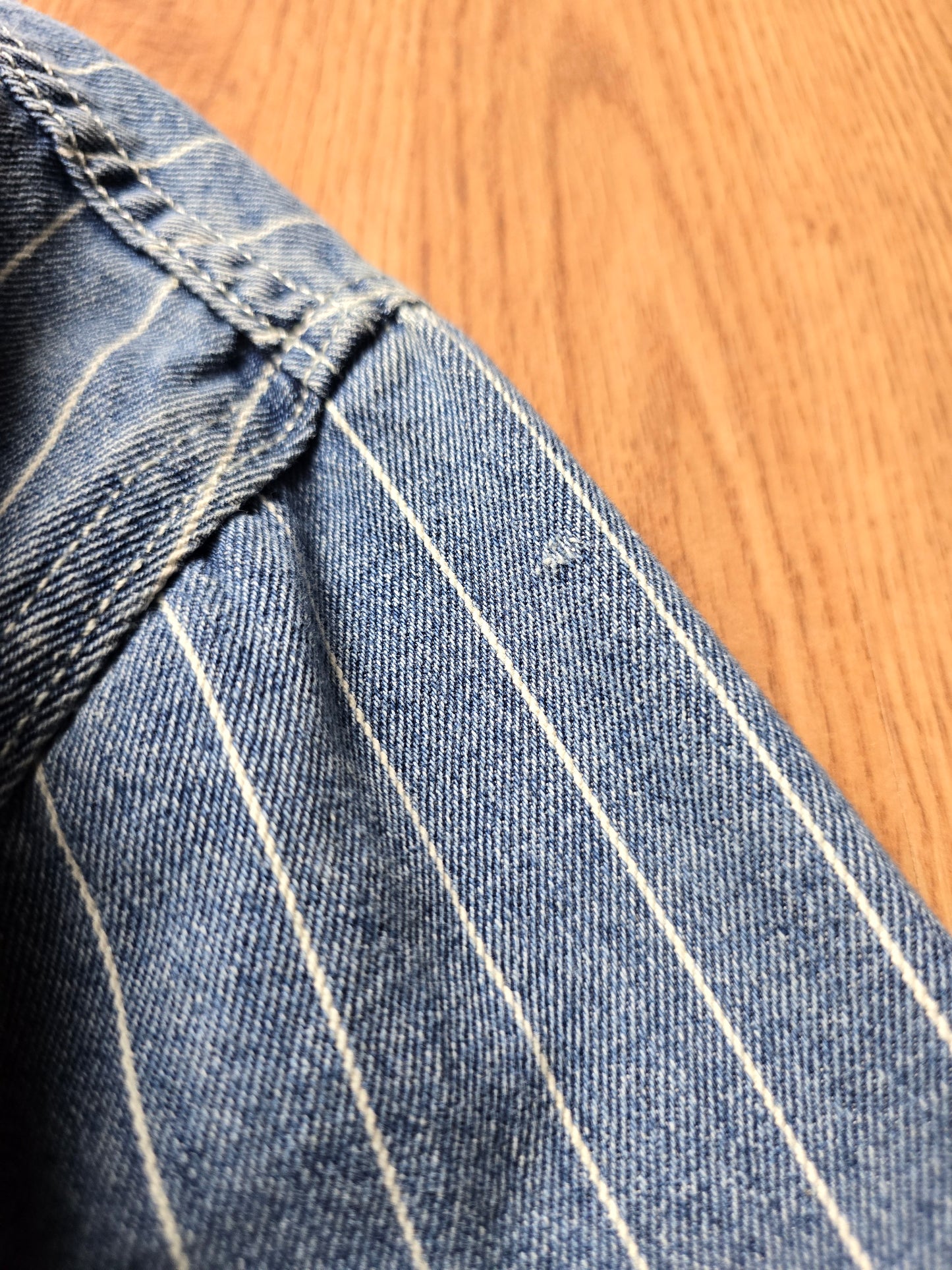 Rare Supreme x Levis Pin Stripe Denim Trucker Jacket (M)