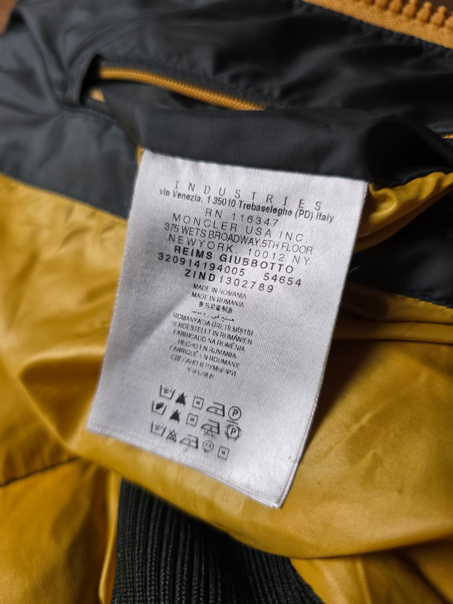 Moncler Remis Giubbotto Hooded Down Puffer Jacket (S)