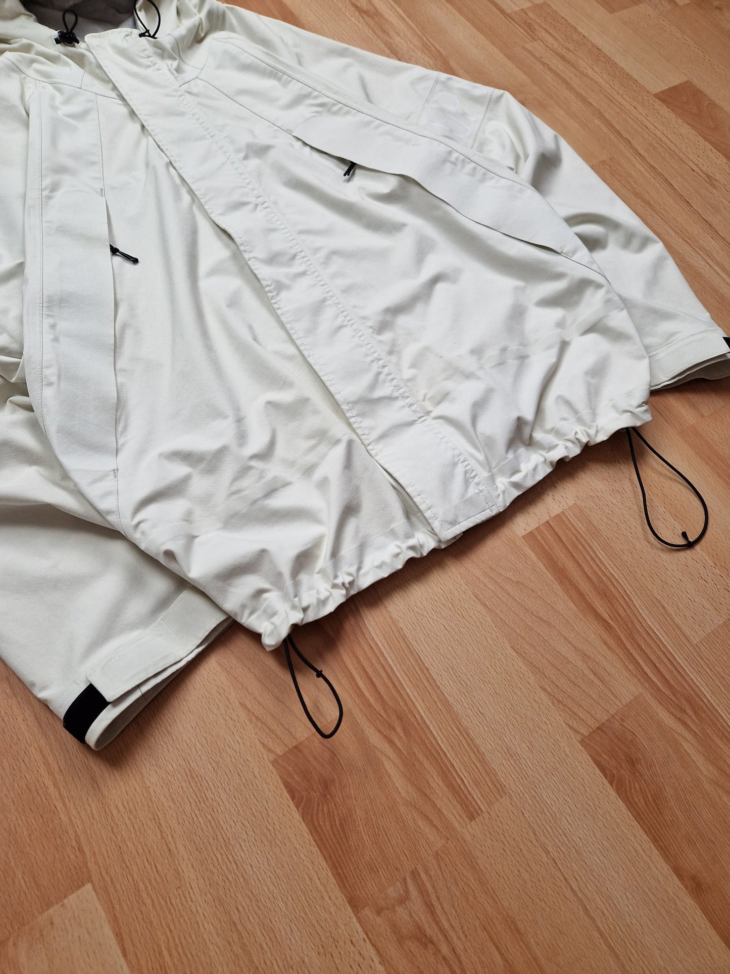 Supreme 'Apex' Taped Seam Waterproof Jacket (M)