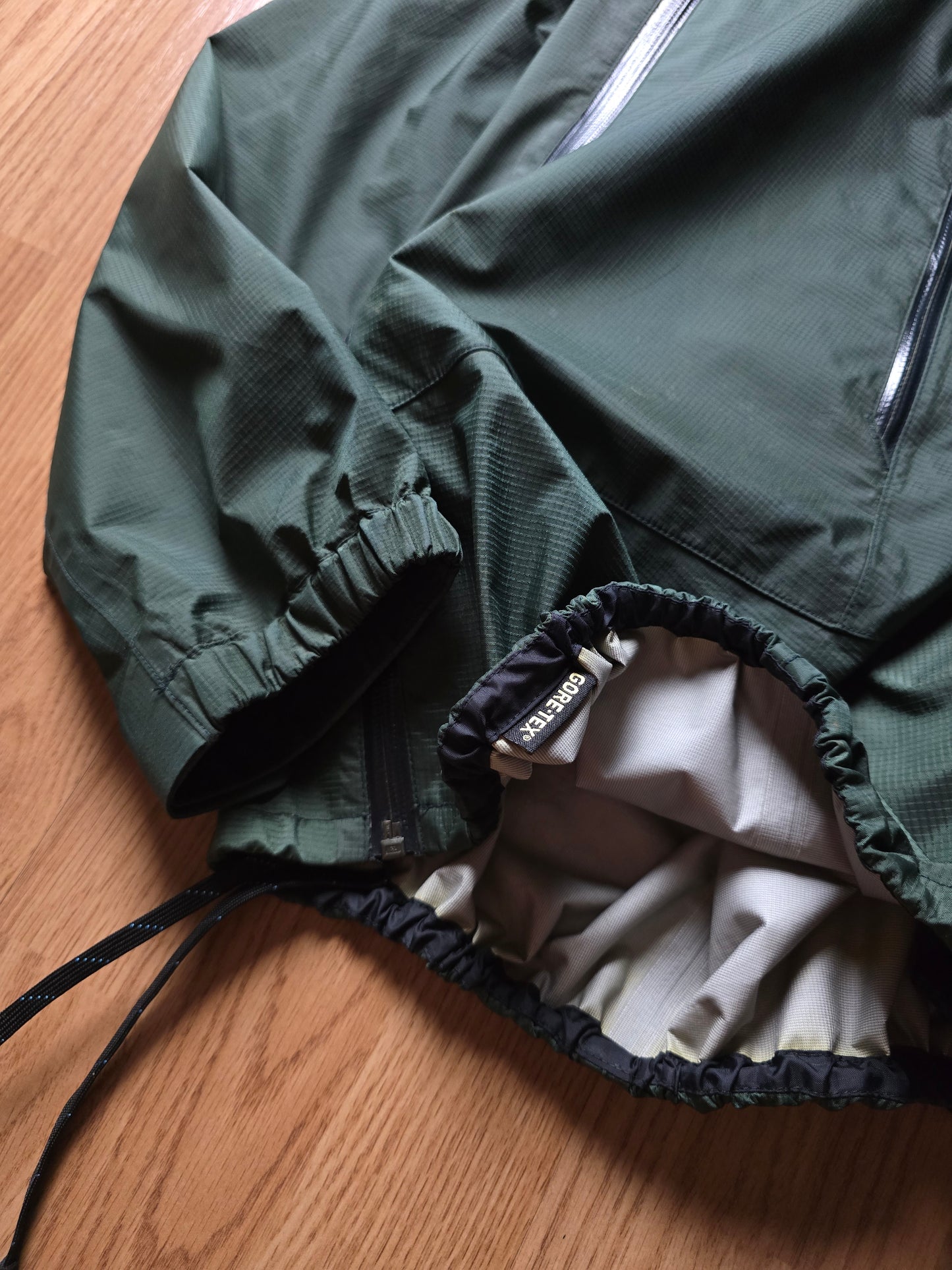 Vintage Montbell Gore-tex Waterproof Rain Jacket (M)