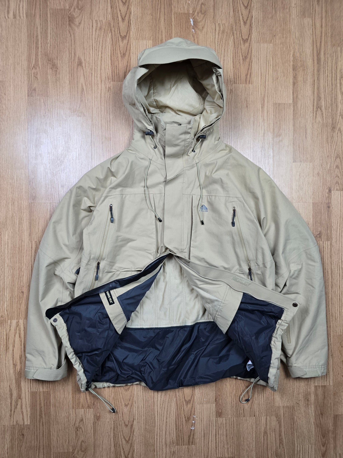 Nike ACG Gore-tex Technical Gargo Jacket (XL)