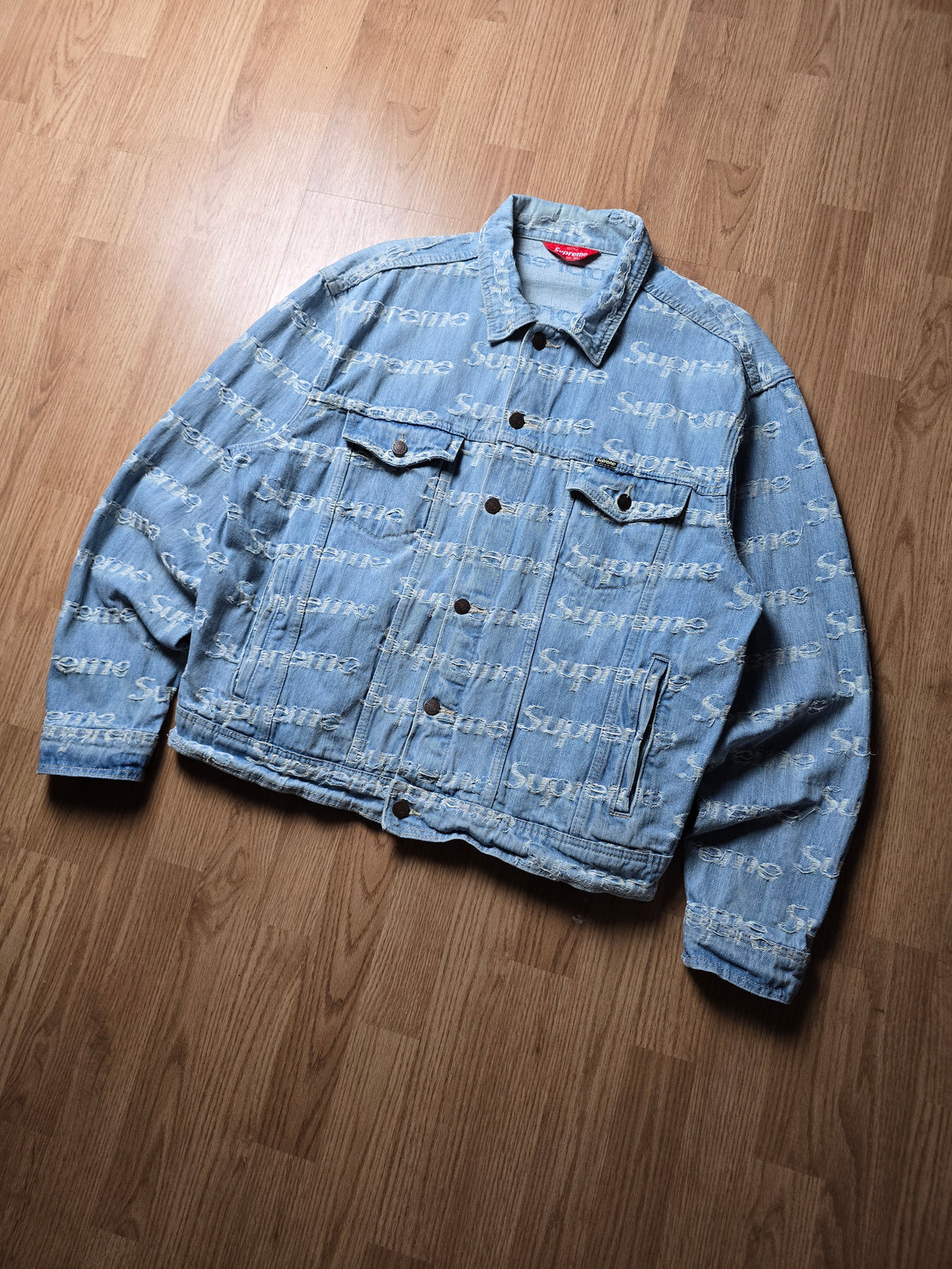 Supreme Frayed Logos Denim Trucker Jacket (L)
