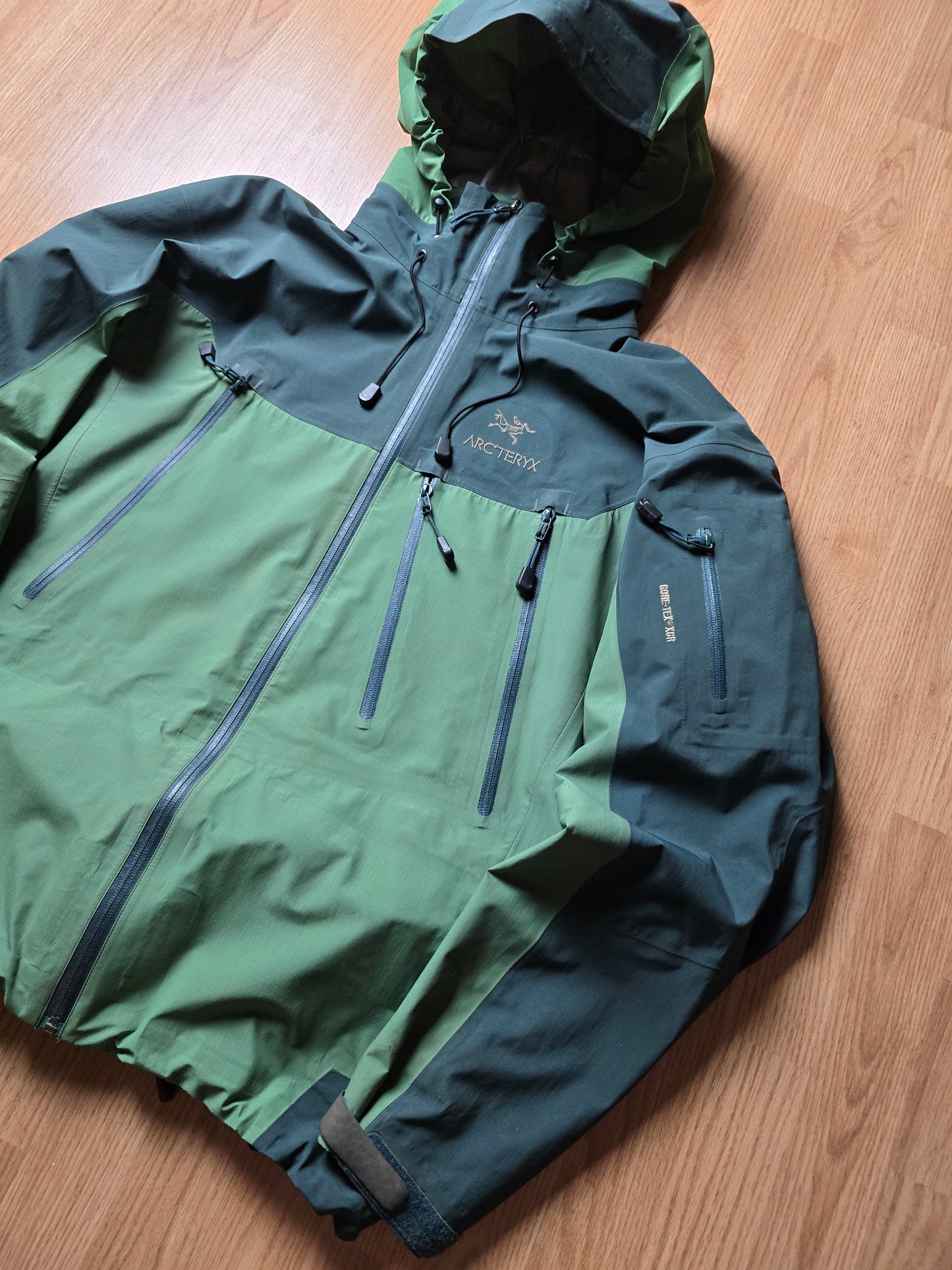 Vintage Arc'teryx Theta AR Gore-tex XCR 2 Tone Jacket (L)
