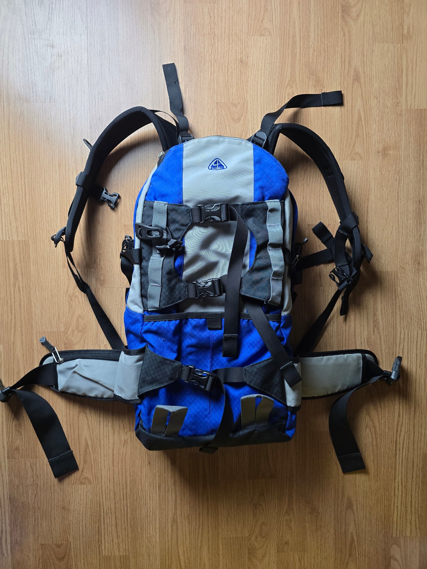 Vintage 90s Nike ACG 40L Technical Backpack