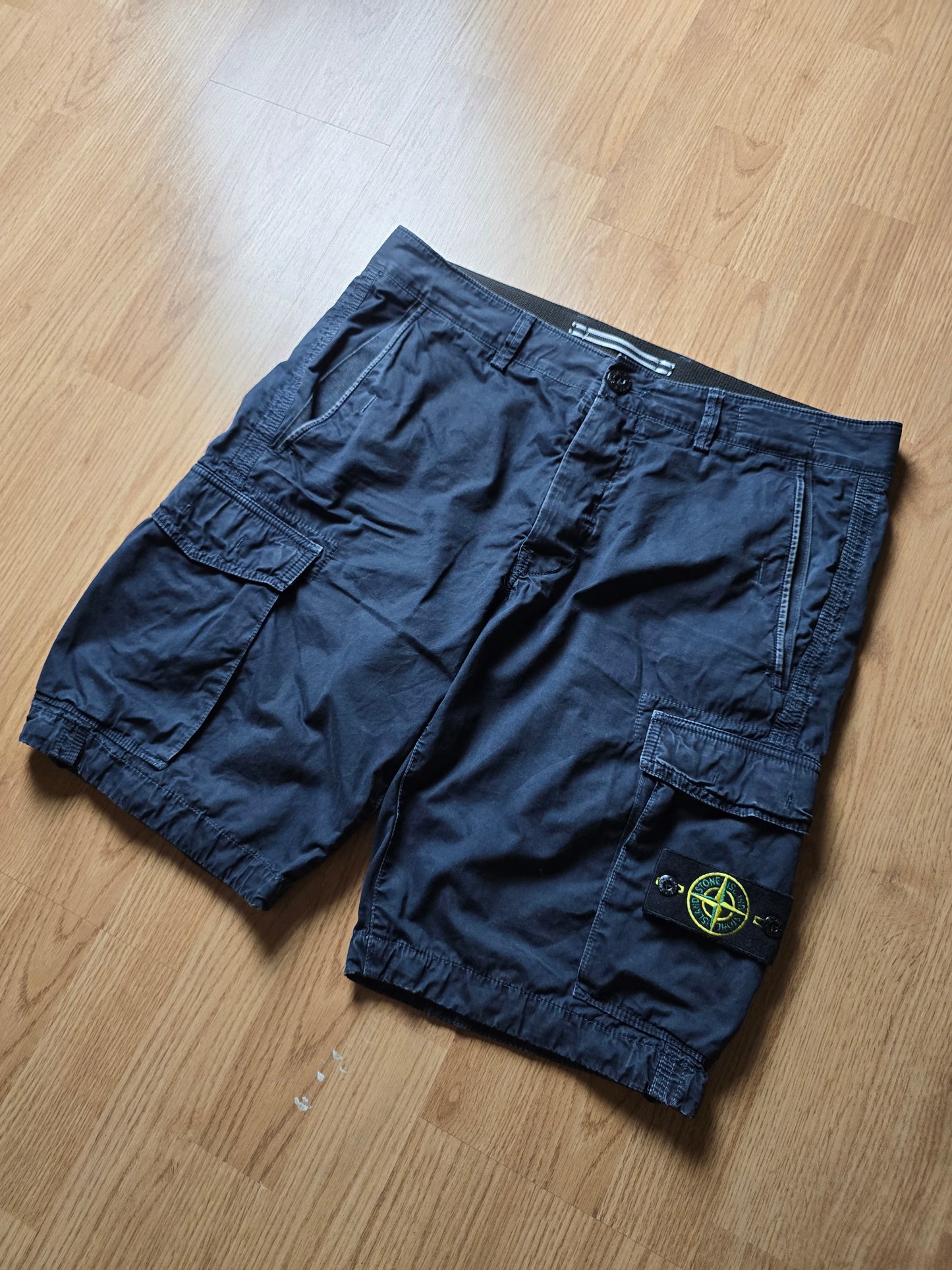 Stone Island Bermuda Cargo Shorts (W33)
