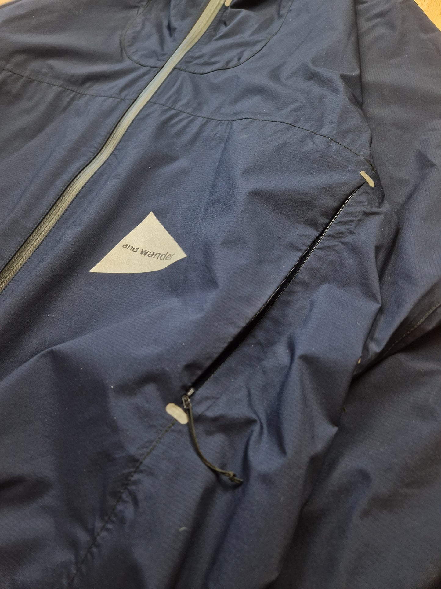 And Wander 3L Light Rain Jacket (M/L)