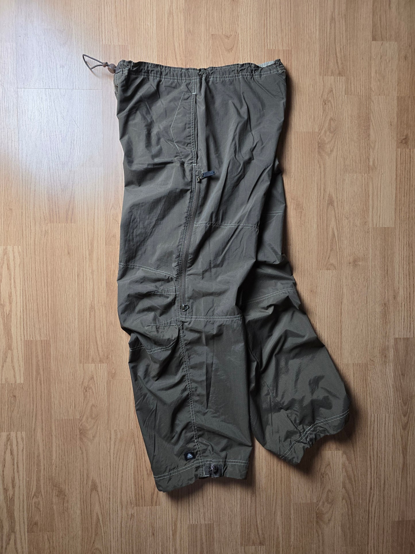 Vintage Nike ACG Baggy Parachute Pants (M)