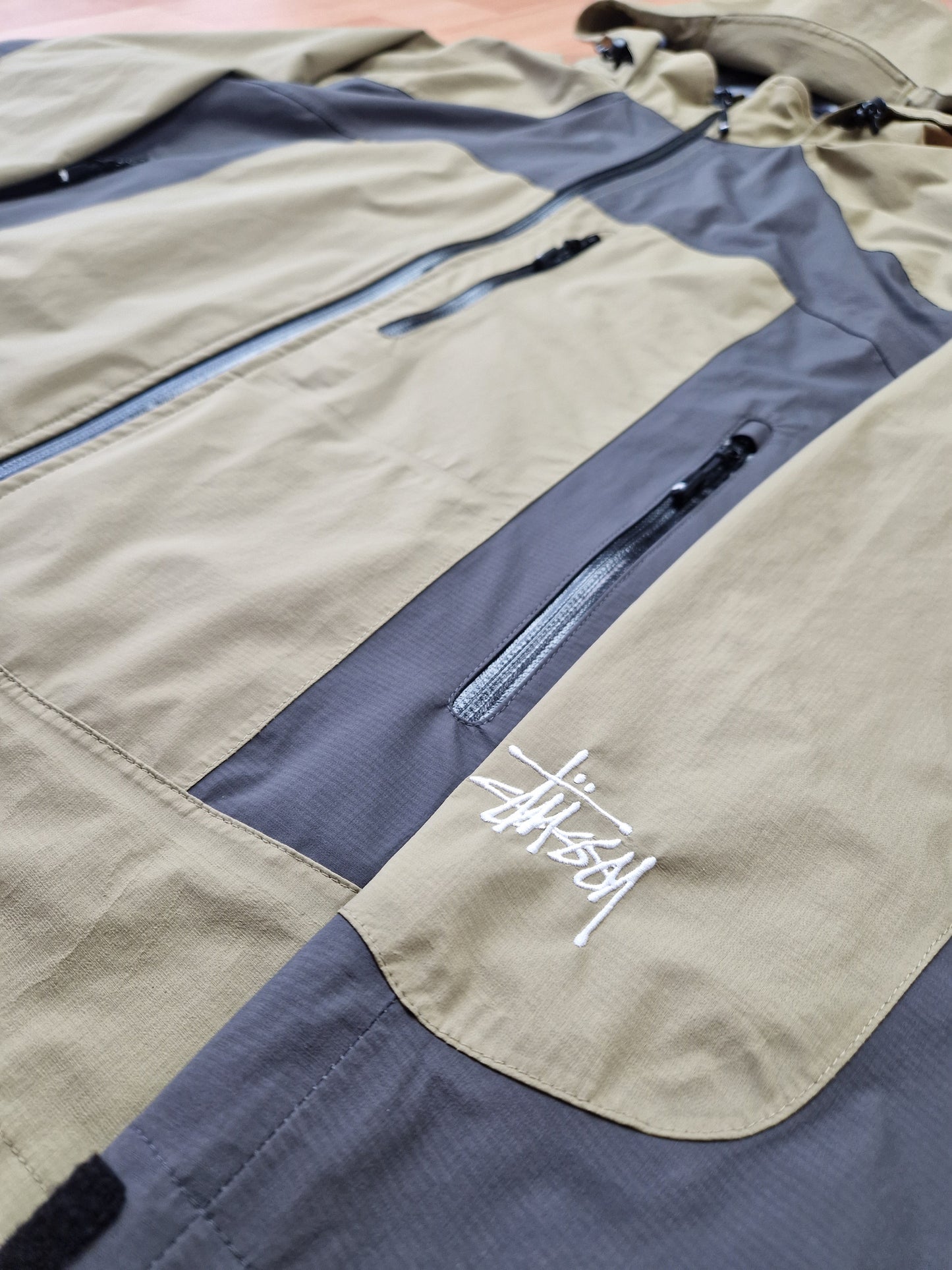 Stussy Taped Seam Rain Shell Jacket (M)