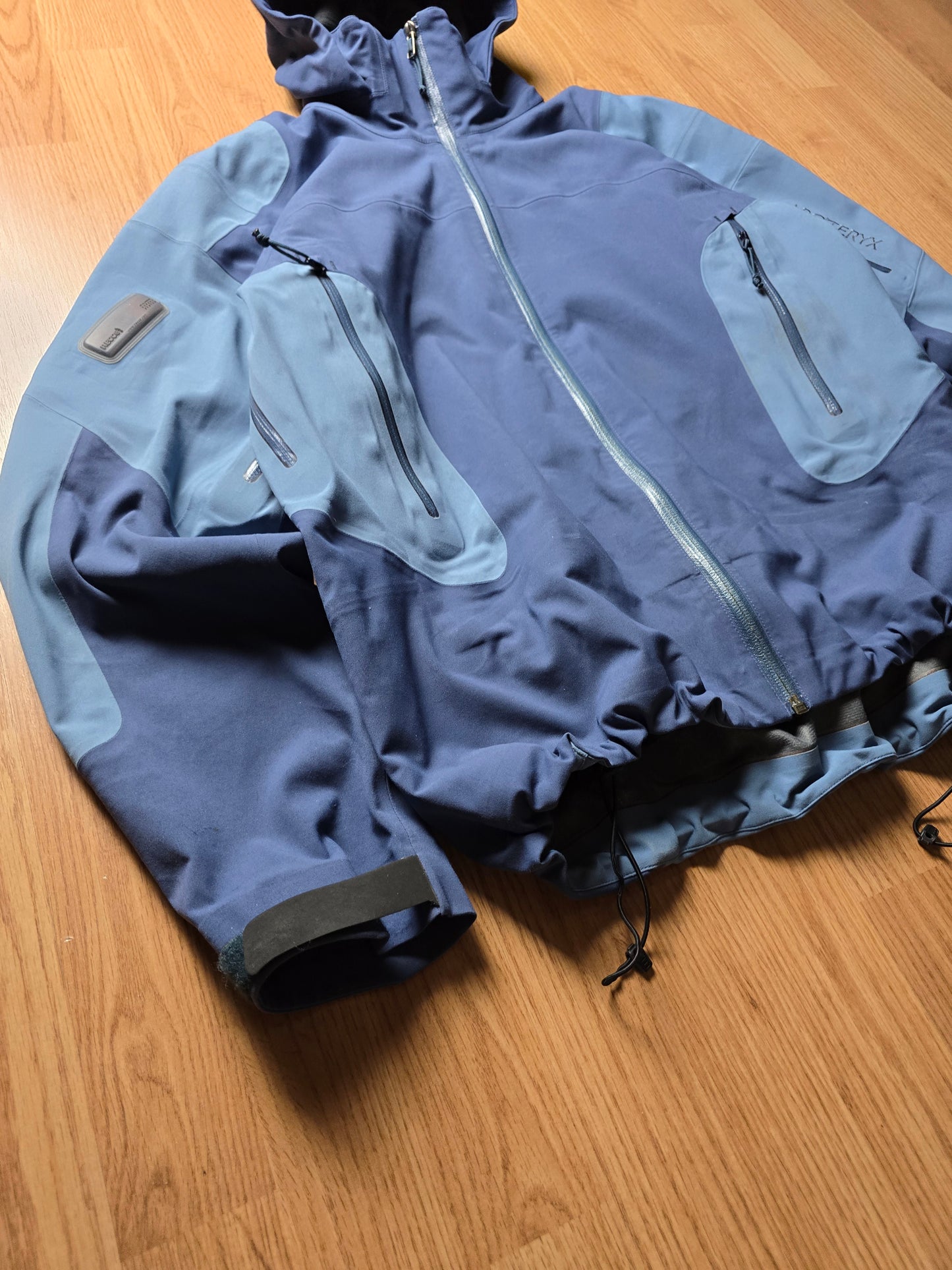 Vintage Arc'teryx Gore-tex Stingray Jacket (M)