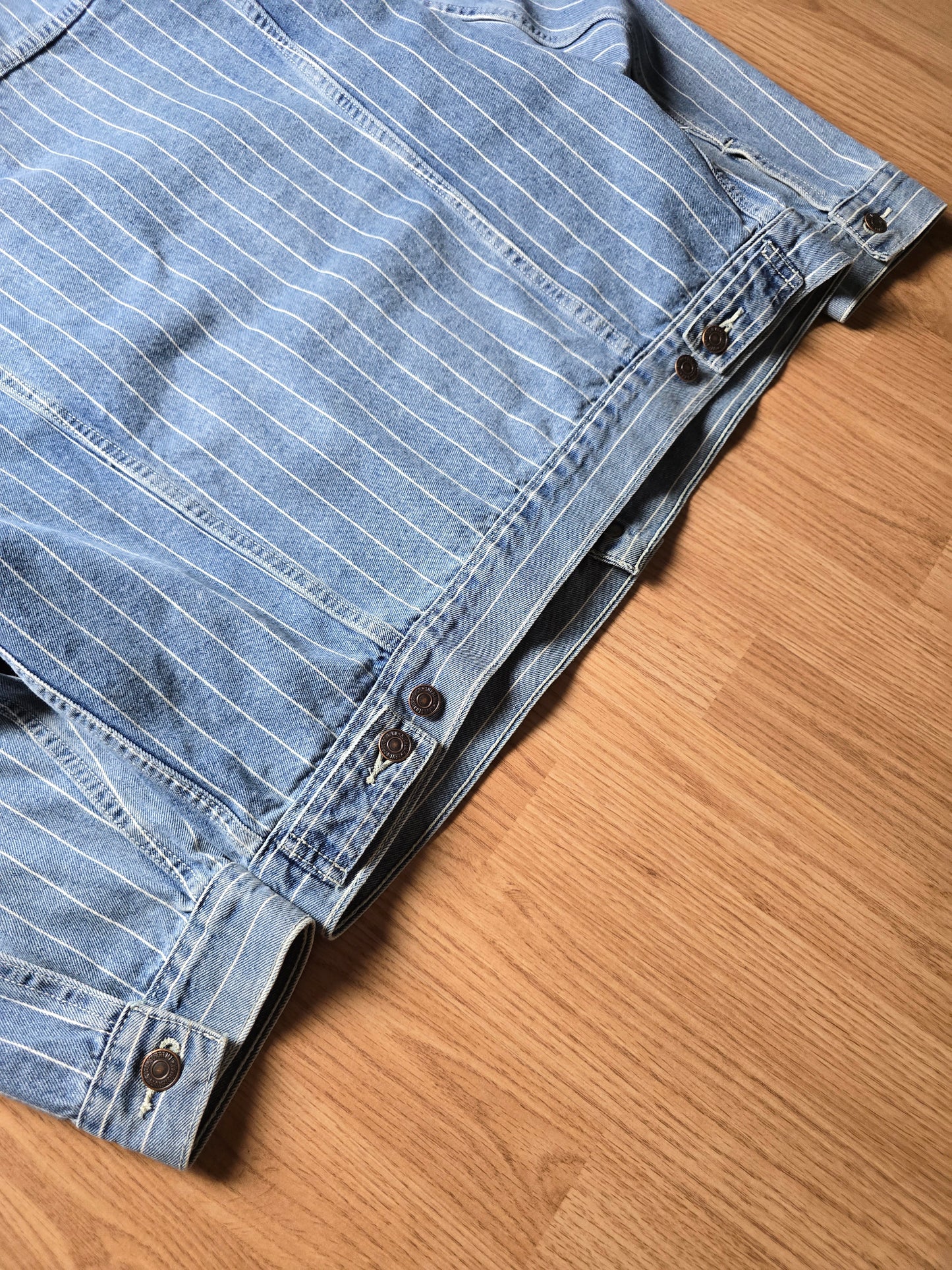 Rare Supreme x Levis Pin Stripe Denim Trucker Jacket (M)
