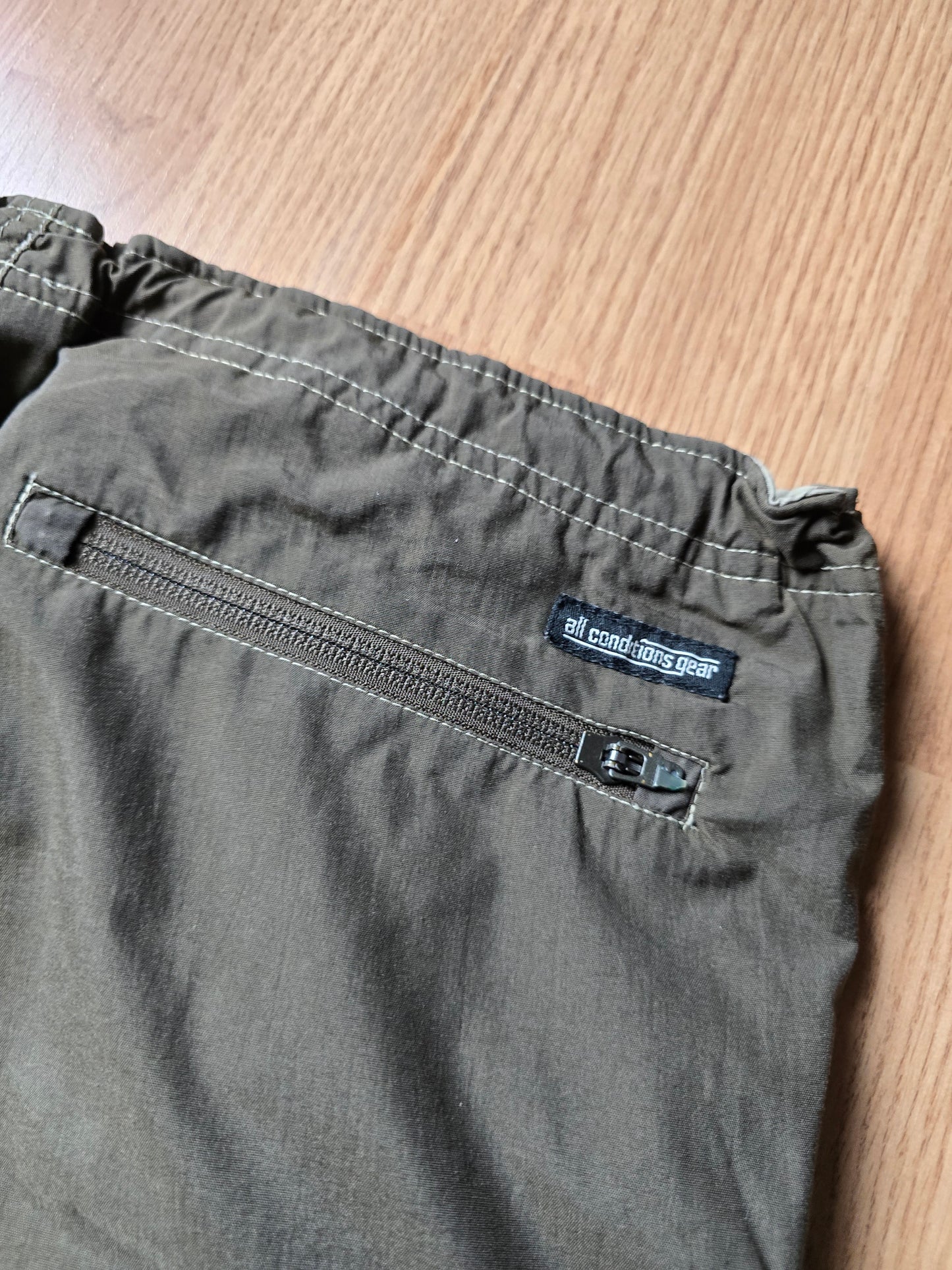Vintage Nike ACG Baggy Parachute Pants (M)