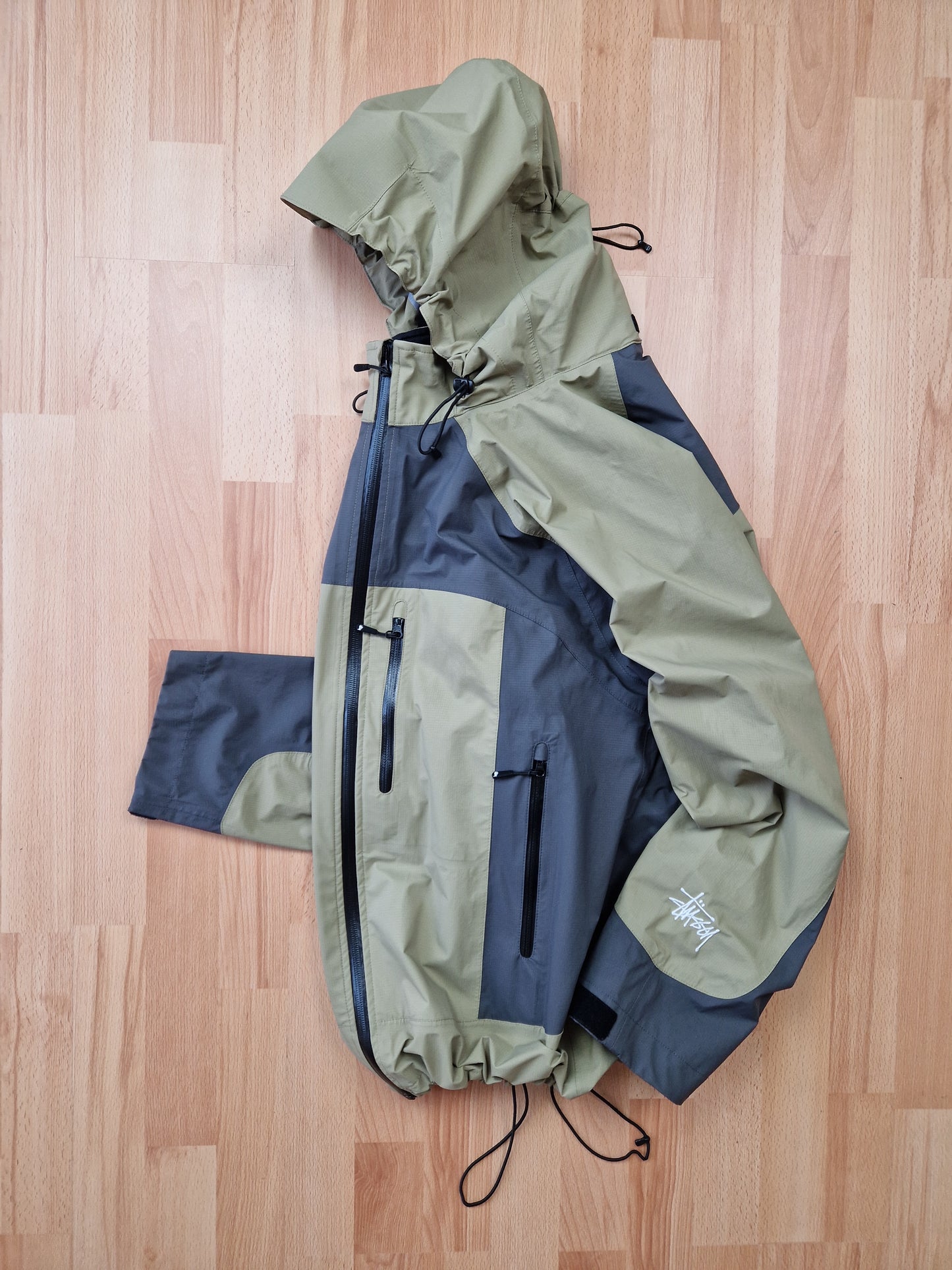 Stussy Taped Seam Rain Shell Jacket (M)
