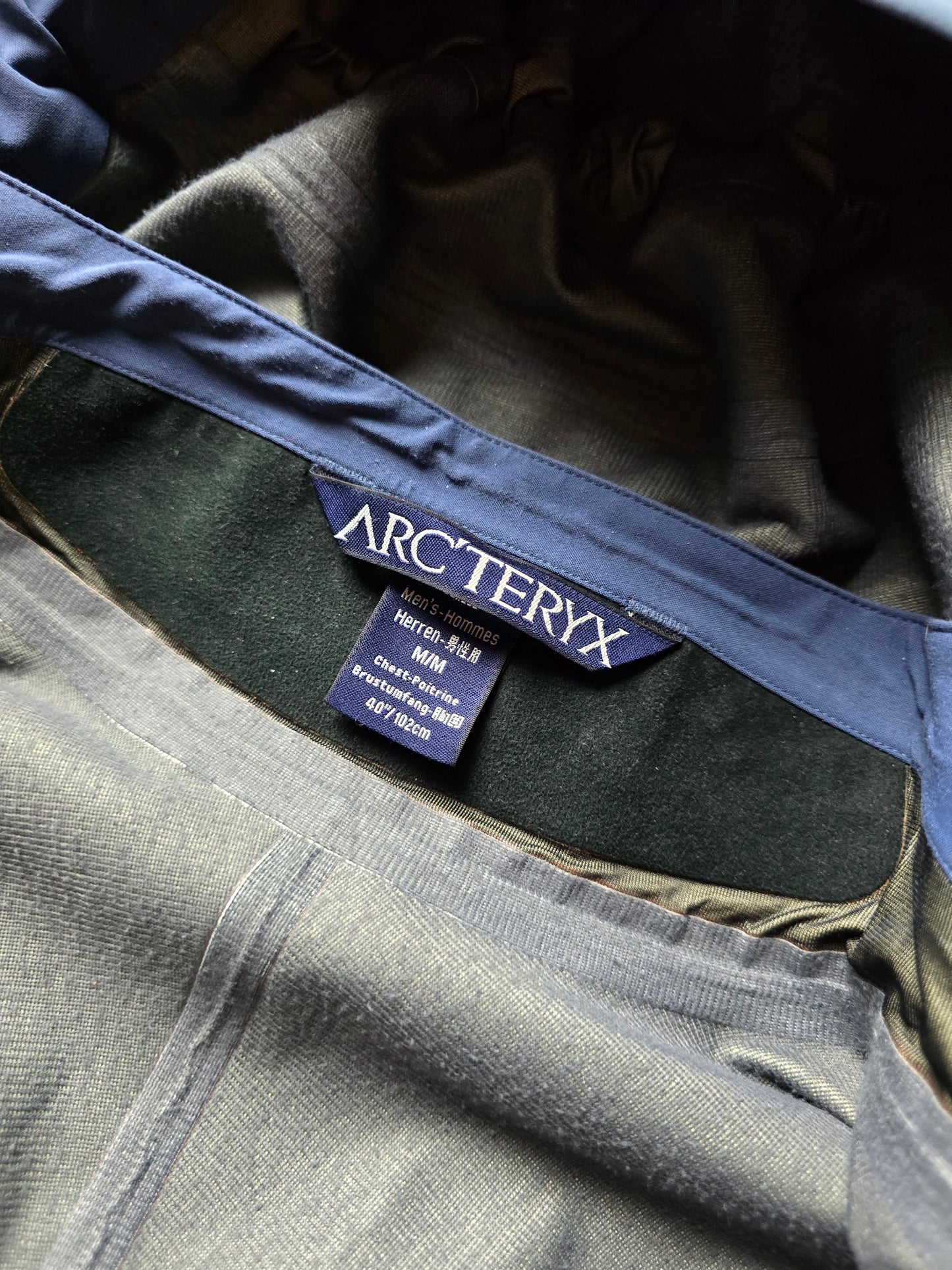 Vintage Arc'teryx Gore-tex Stingray Jacket (M)