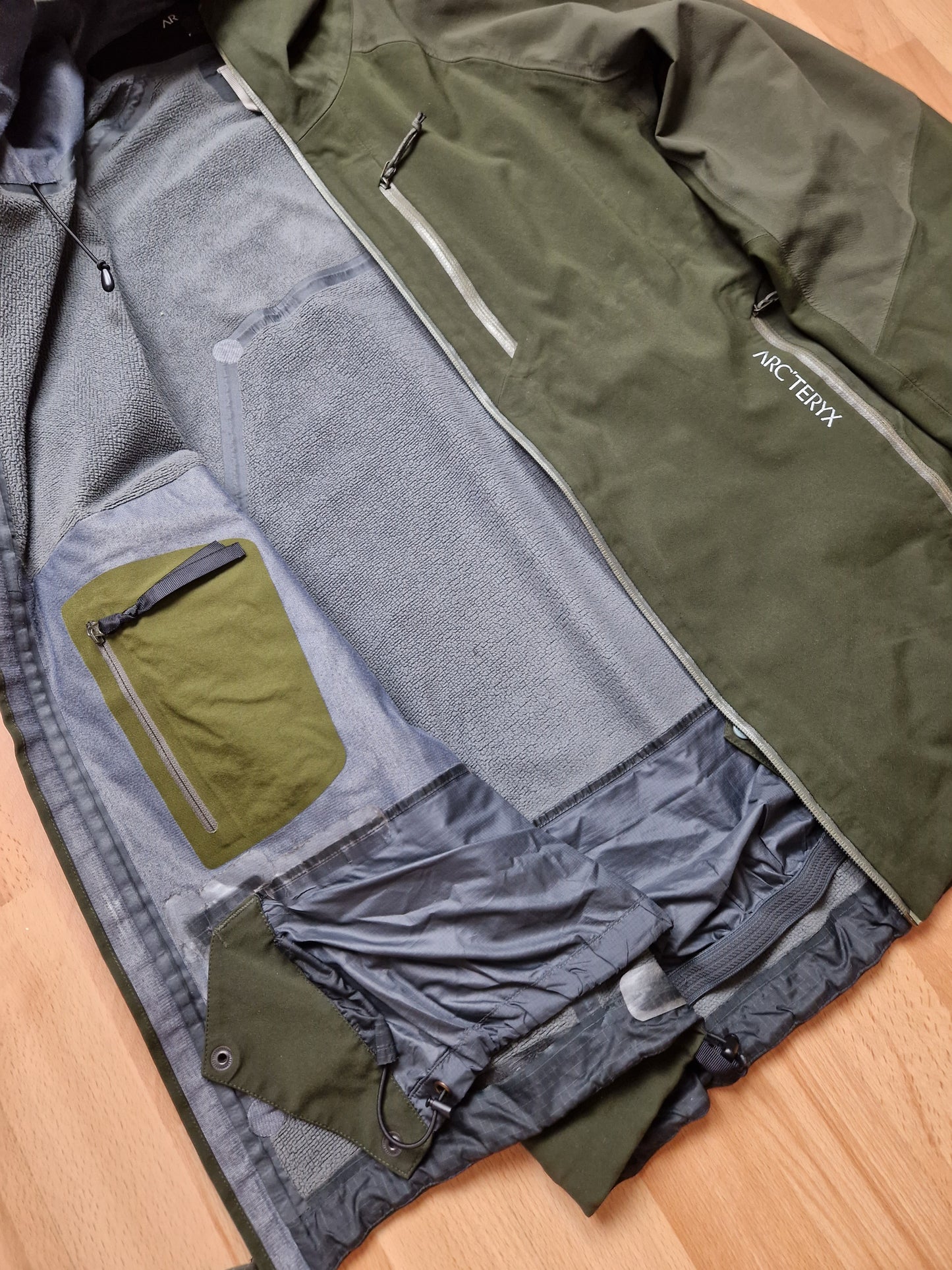 RARE Arc'teryx Windstopper Recco System Jacket (L)