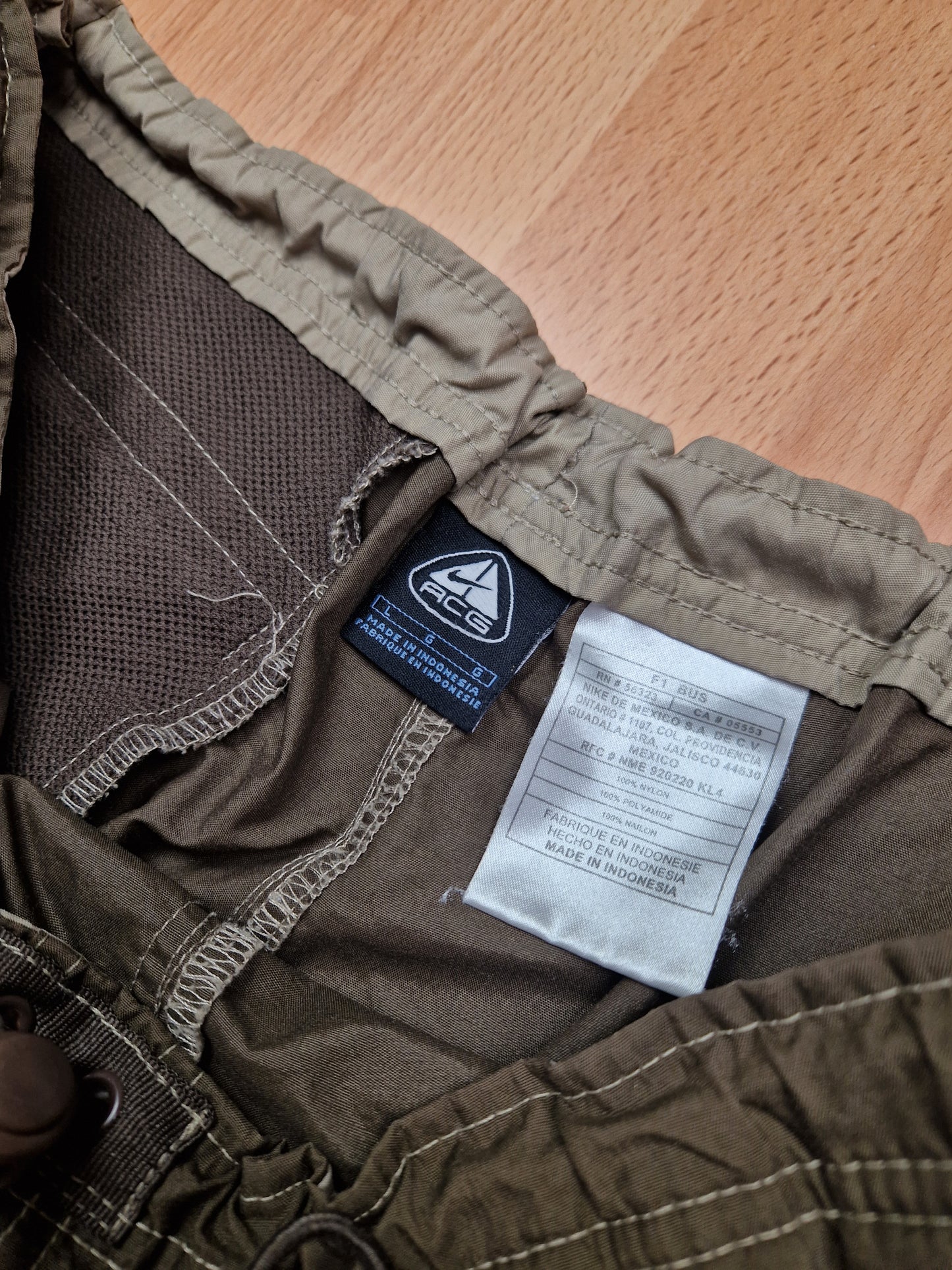 Vintage Nike ACG Baggy Parachute Pants (M)