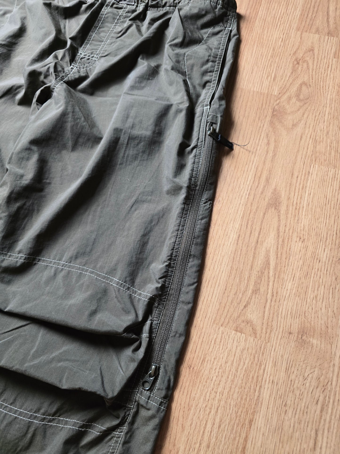 Vintage Nike ACG Baggy Parachute Pants (M)