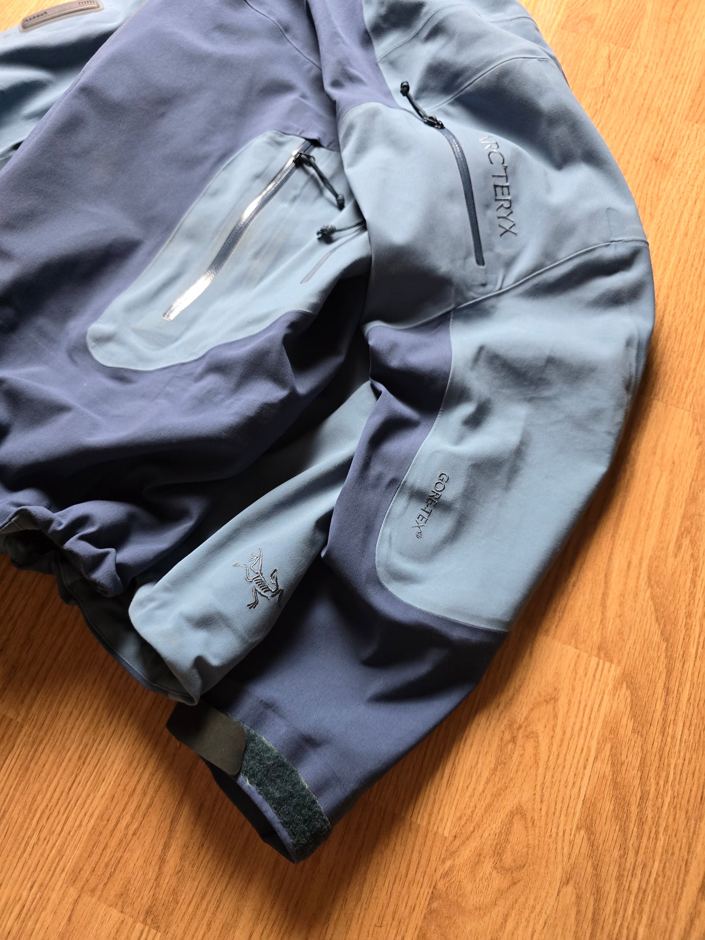 Vintage Arc'teryx Gore-tex Stingray Jacket (M)