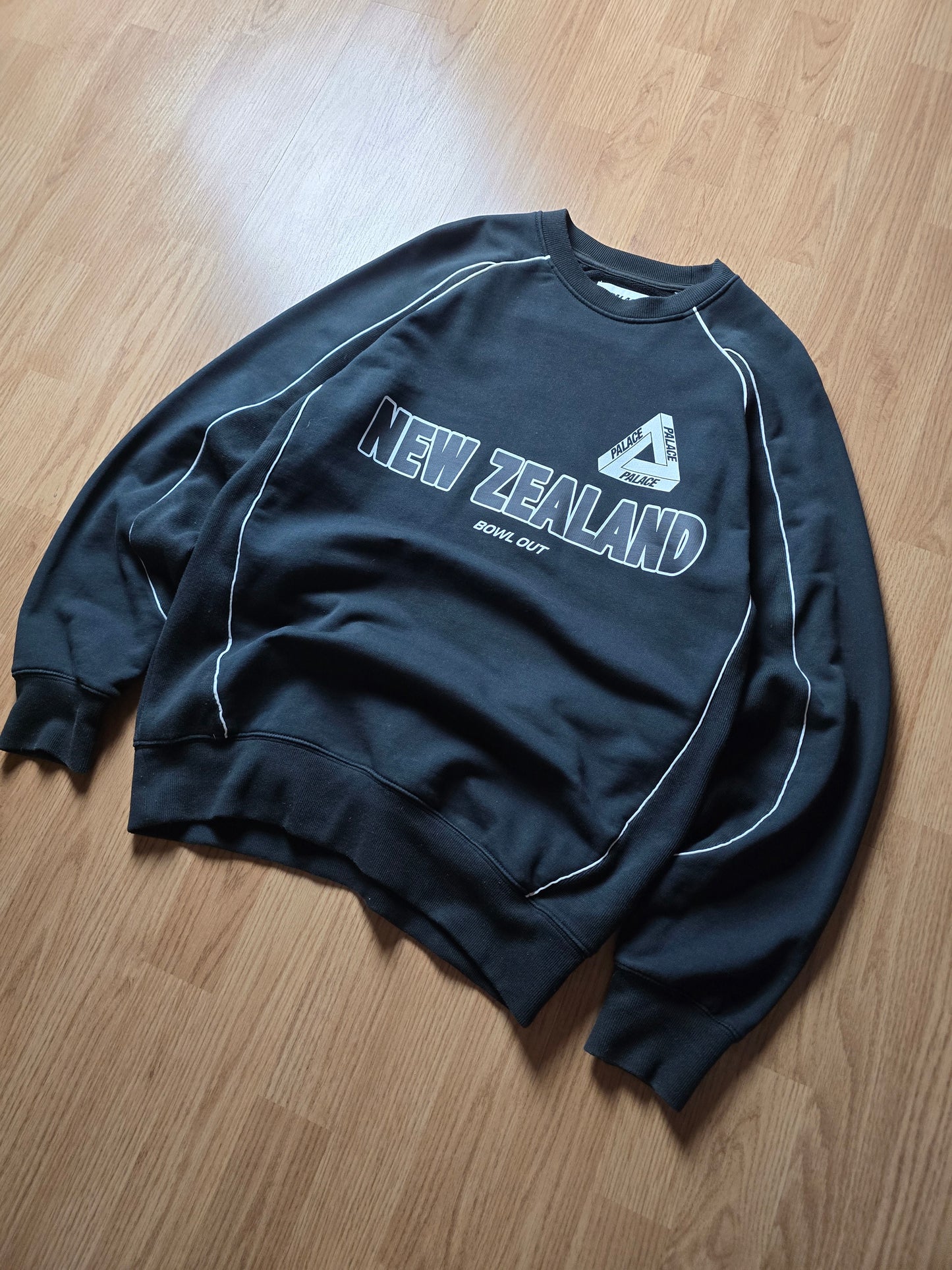 Palace Bowl Out New Zealand Crewneck Sweatshirt (S/M)