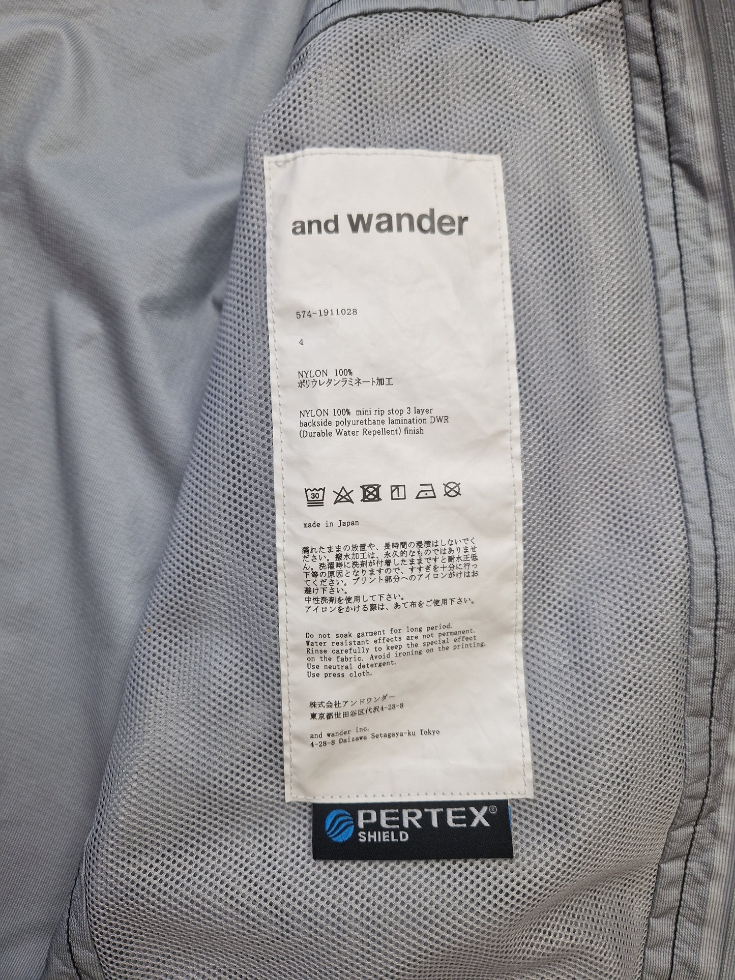 And Wander 3L Light Rain Jacket (M/L)