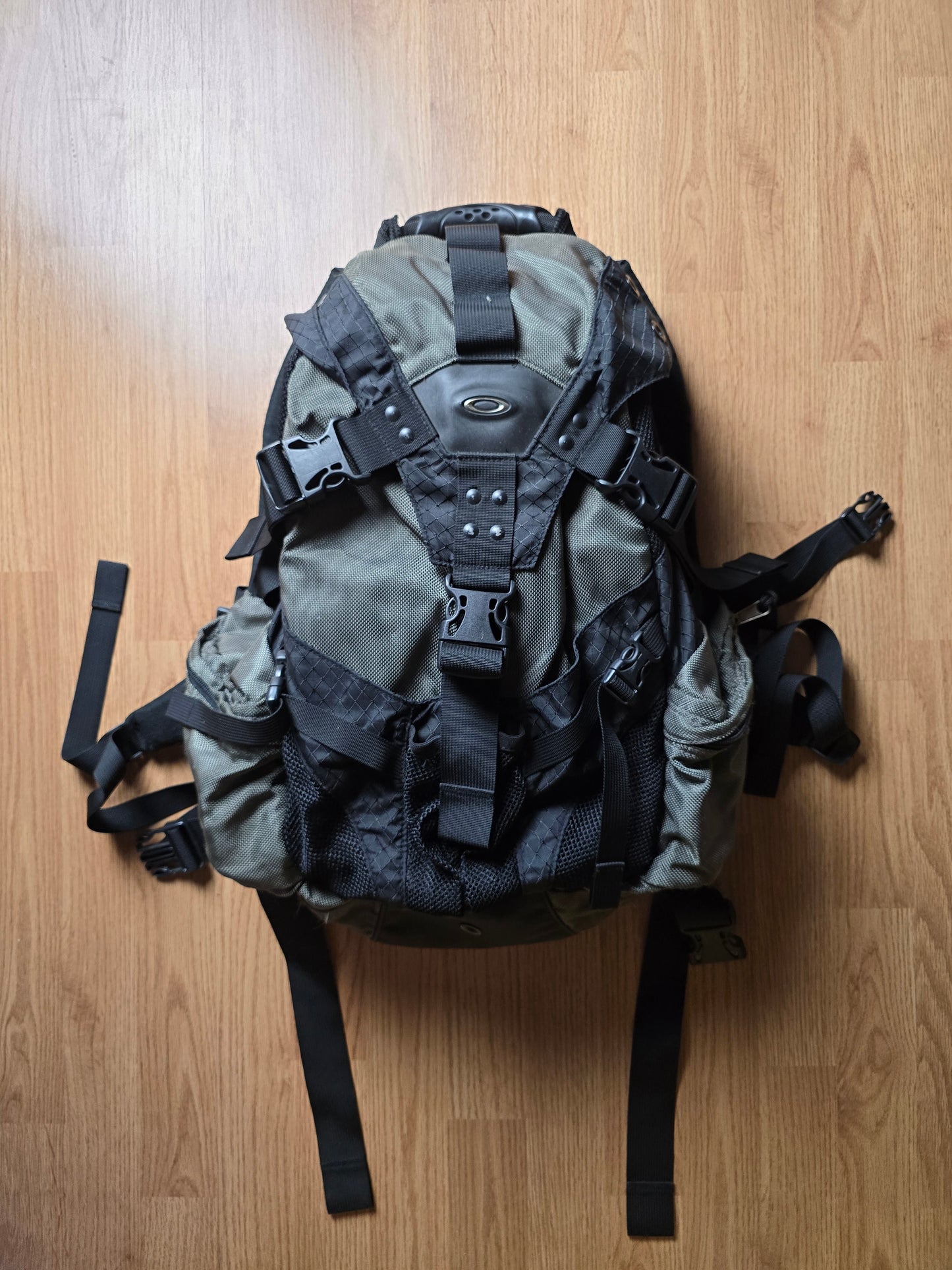 00s Oakley Icon 3.0 Technical Backpack