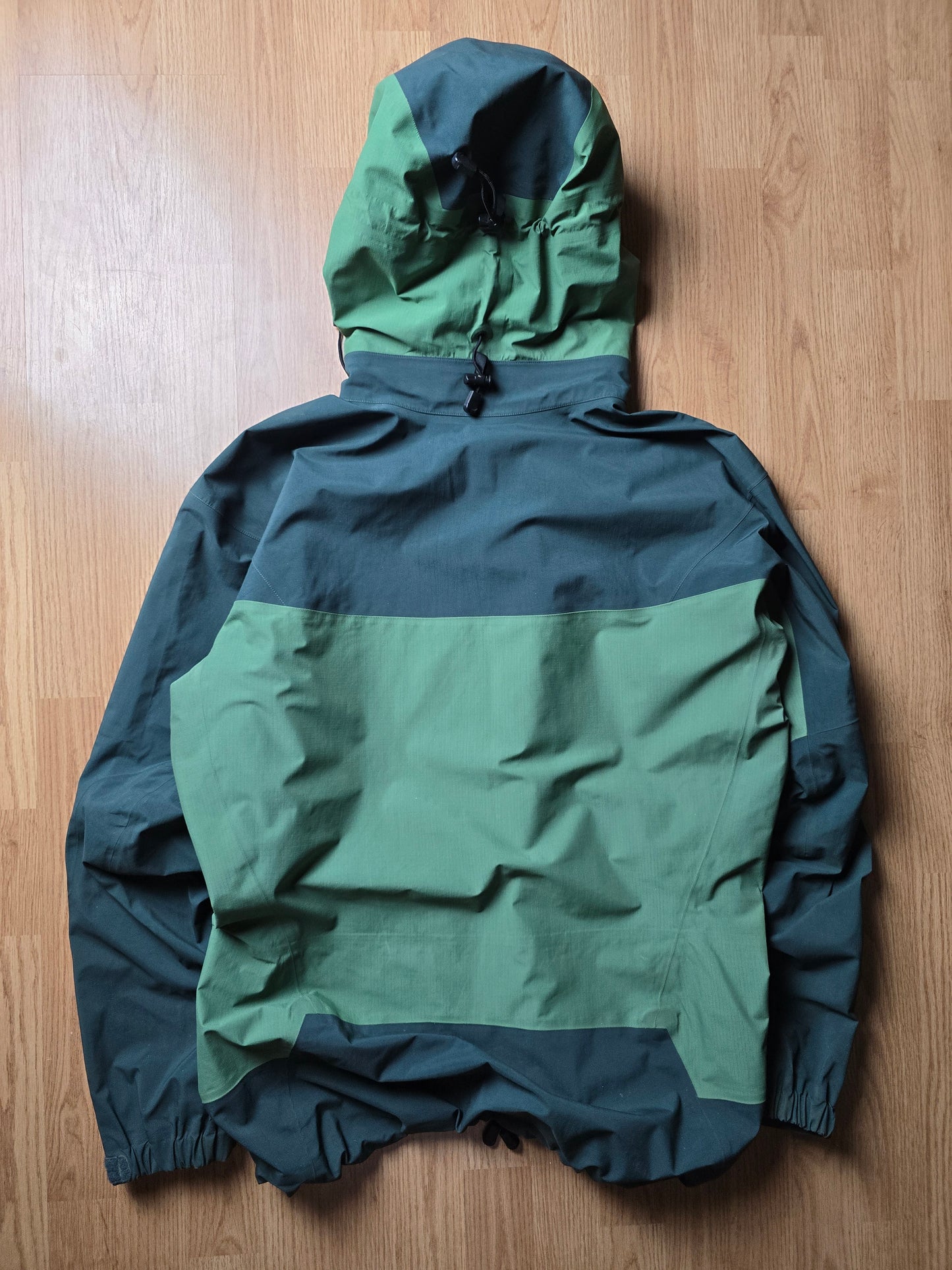 Vintage Arc'teryx Theta AR Gore-tex XCR 2 Tone Jacket (L)