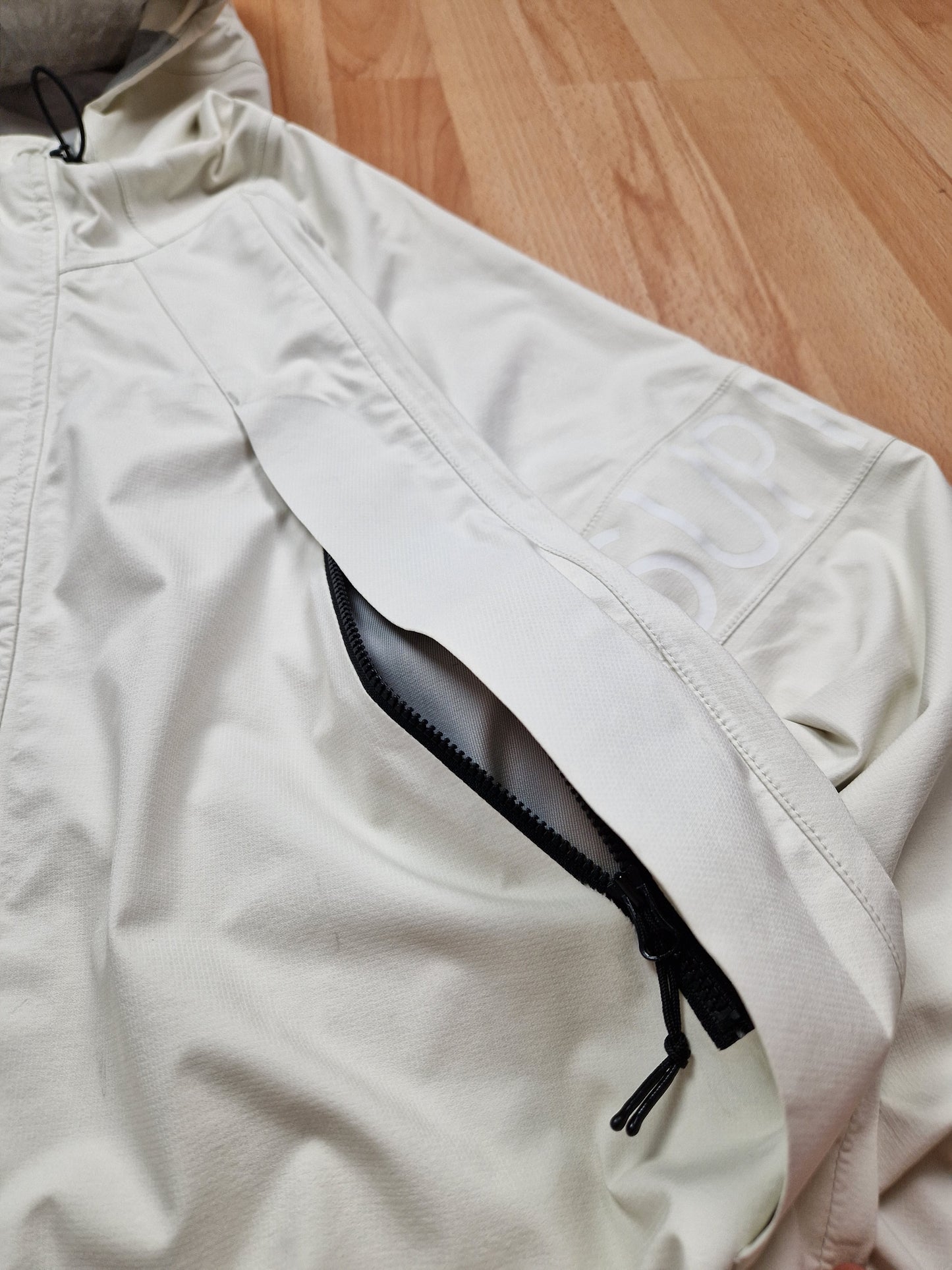 Supreme 'Apex' Taped Seam Waterproof Jacket (M)