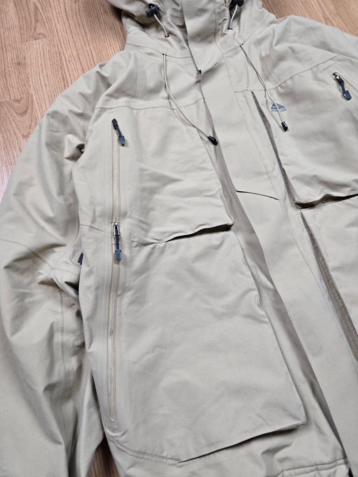 Nike ACG Gore-tex Technical Gargo Jacket (XL)