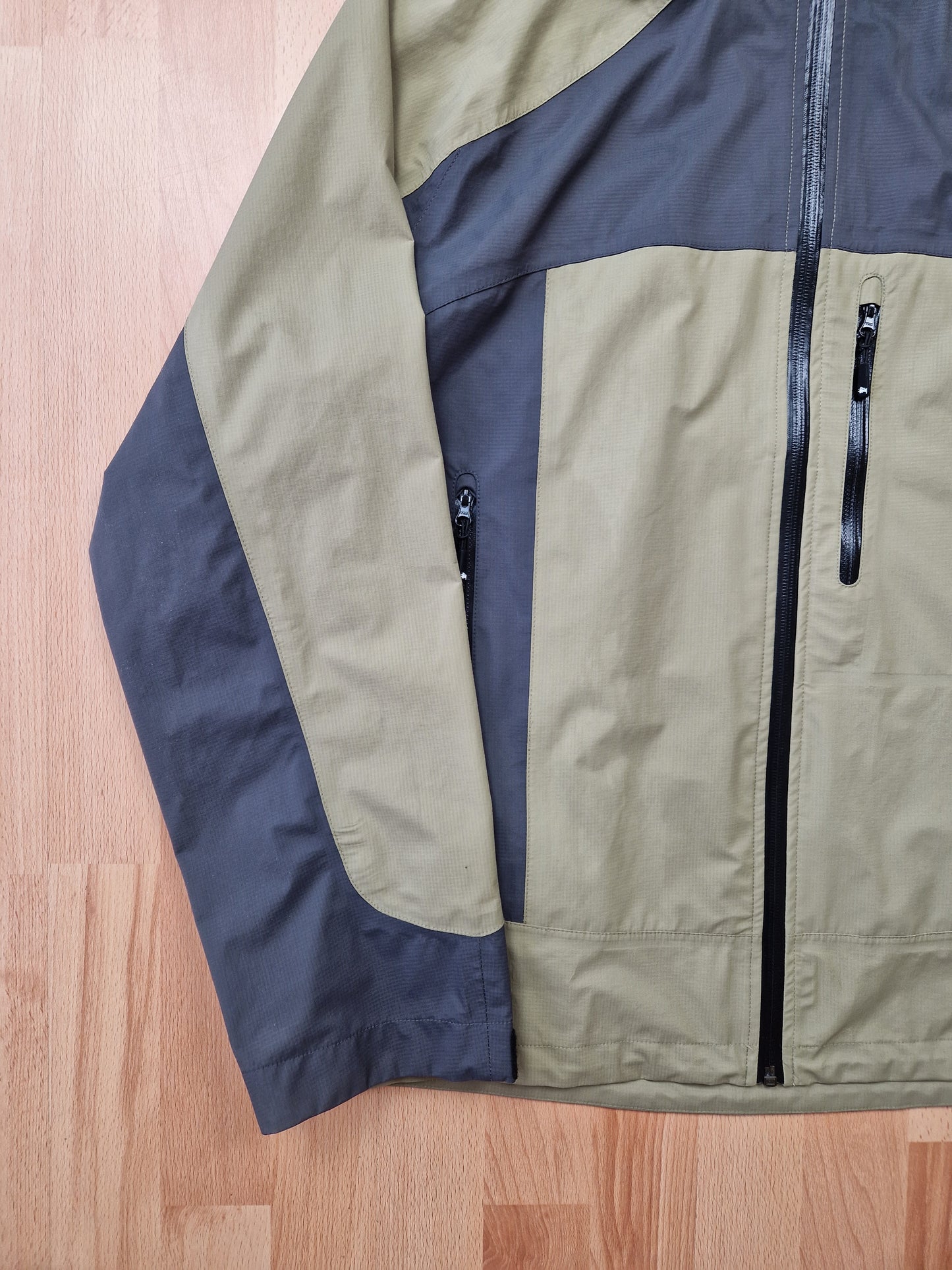 Stussy Taped Seam Rain Shell Jacket (M)