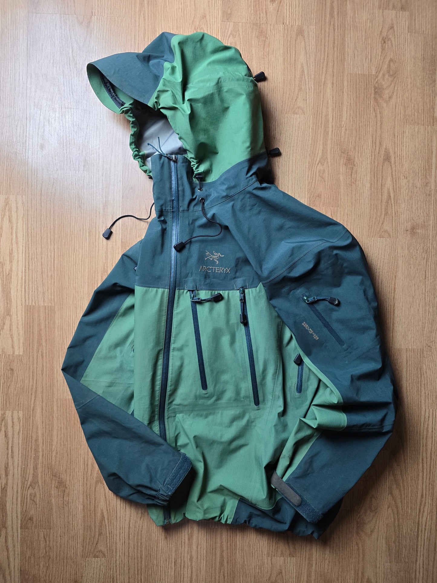Vintage Arc'teryx Theta AR Gore-tex XCR 2 Tone Jacket (L)