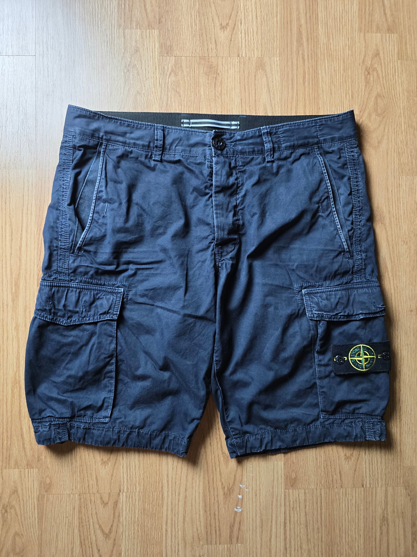 Stone Island Bermuda Cargo Shorts (W33)