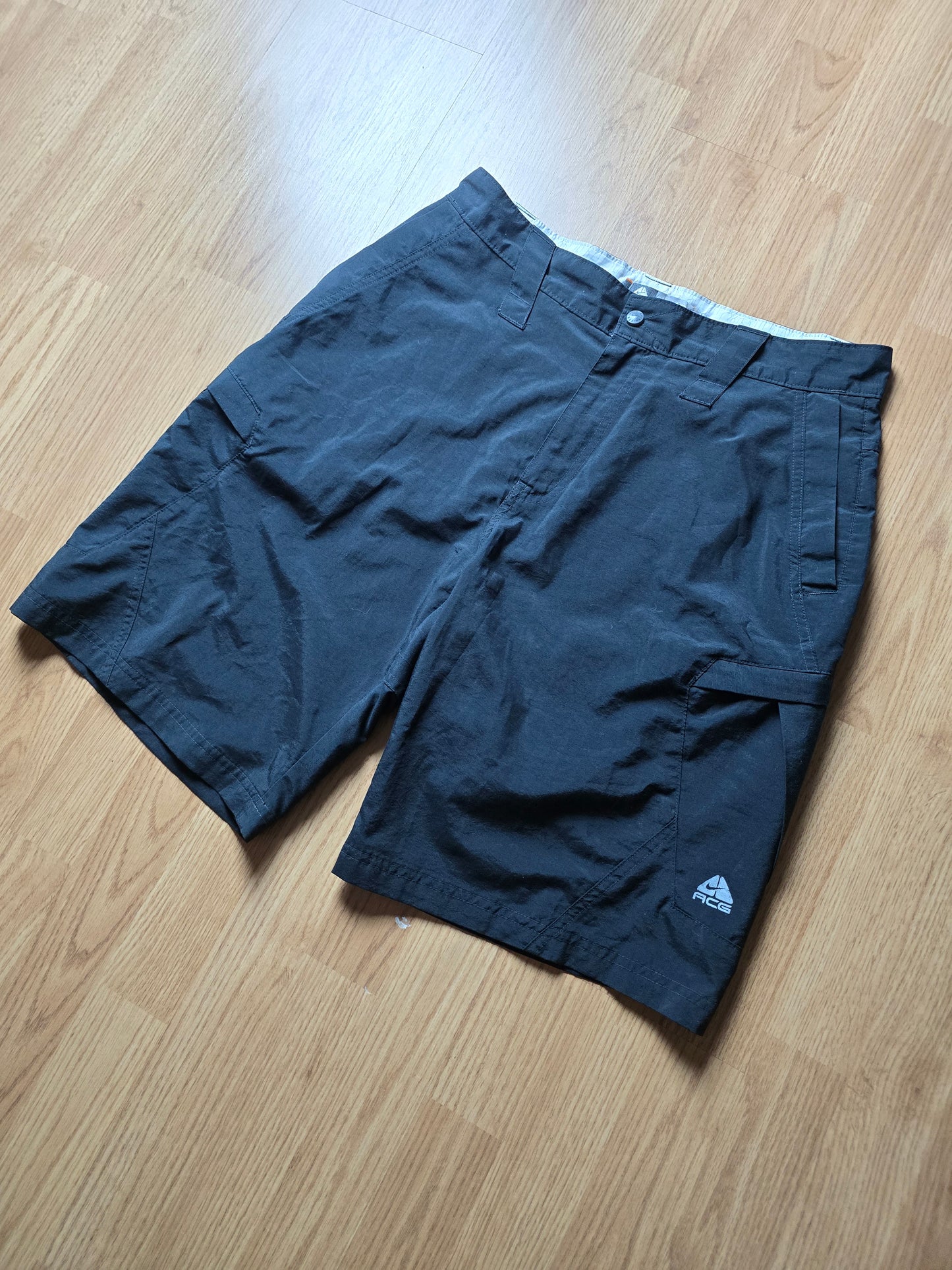 00s Nike ACG Lightweight Cargo Shorts (W32)