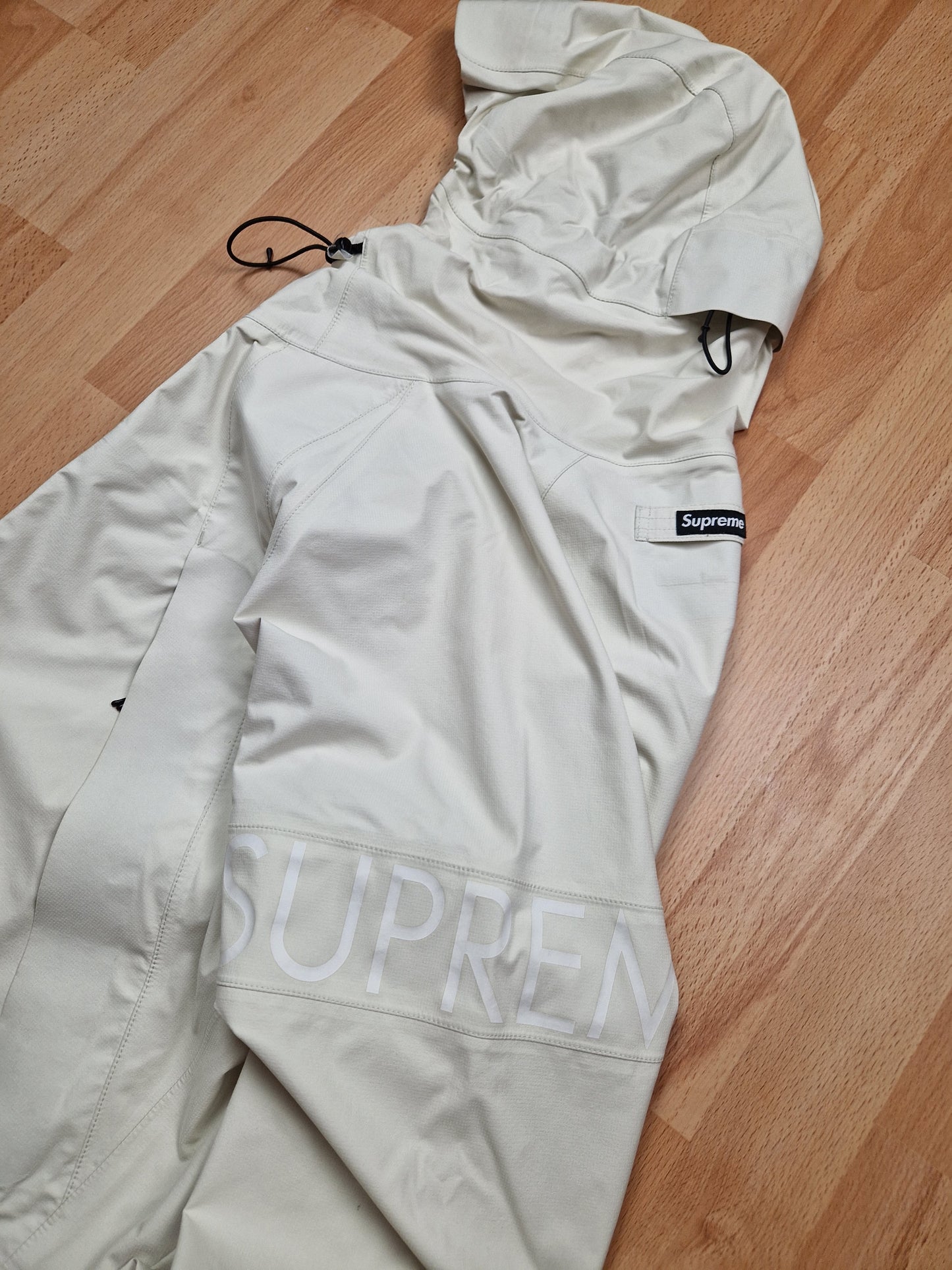 Supreme 'Apex' Taped Seam Waterproof Jacket (M)
