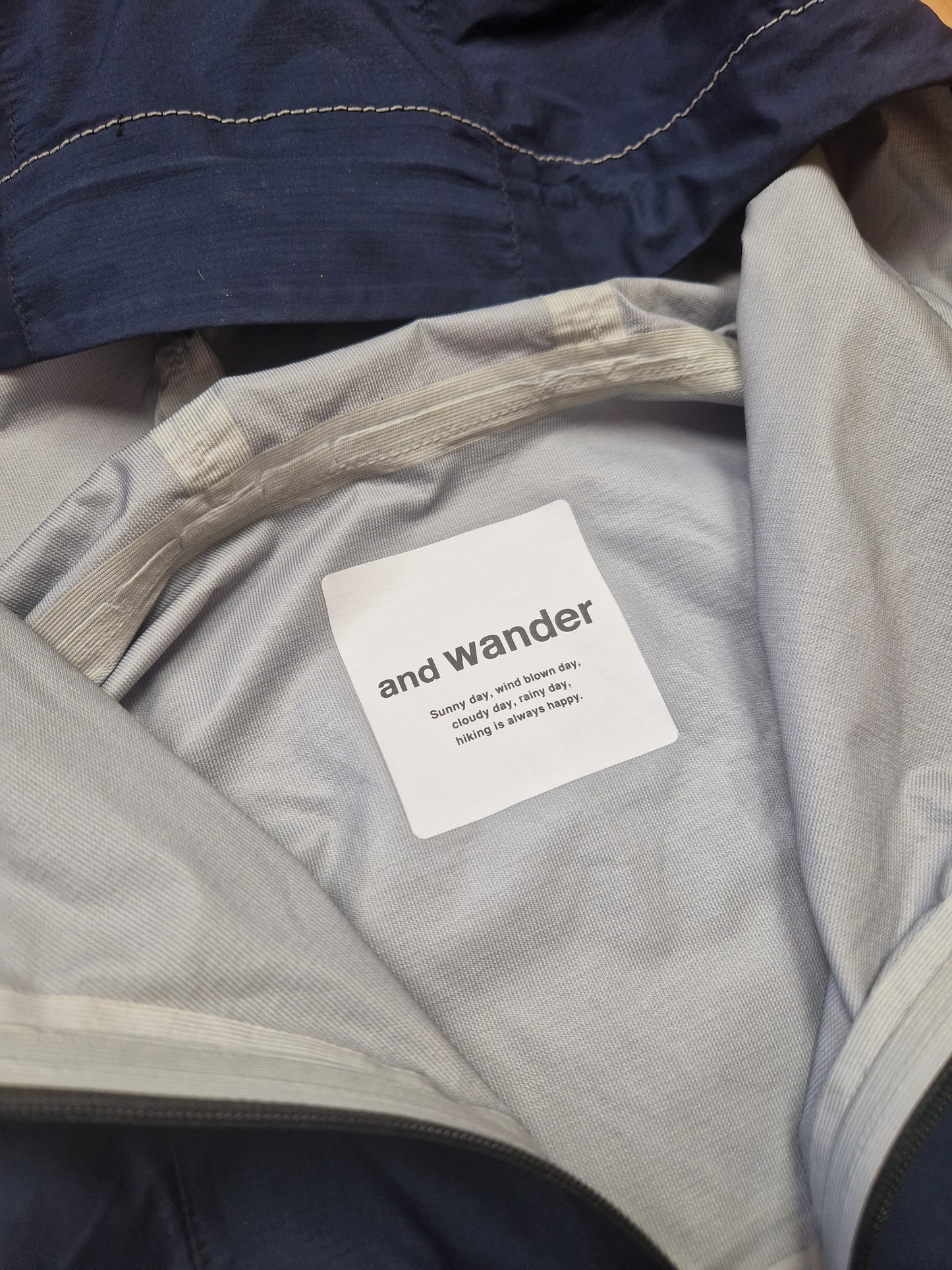 And Wander 3L Light Rain Jacket (M/L)