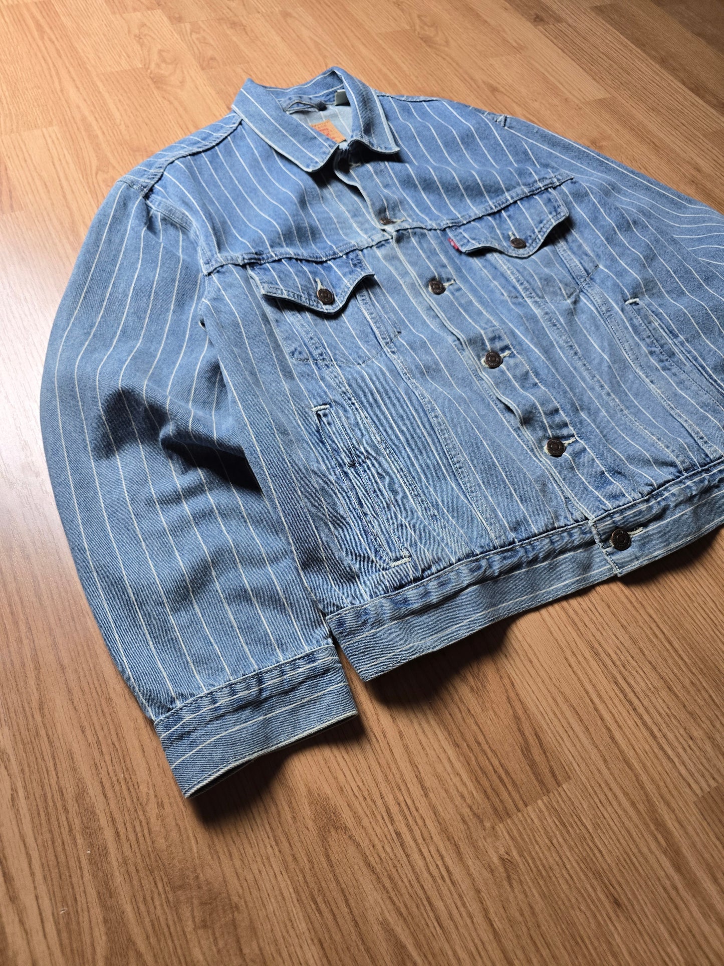 Rare Supreme x Levis Pin Stripe Denim Trucker Jacket (M)