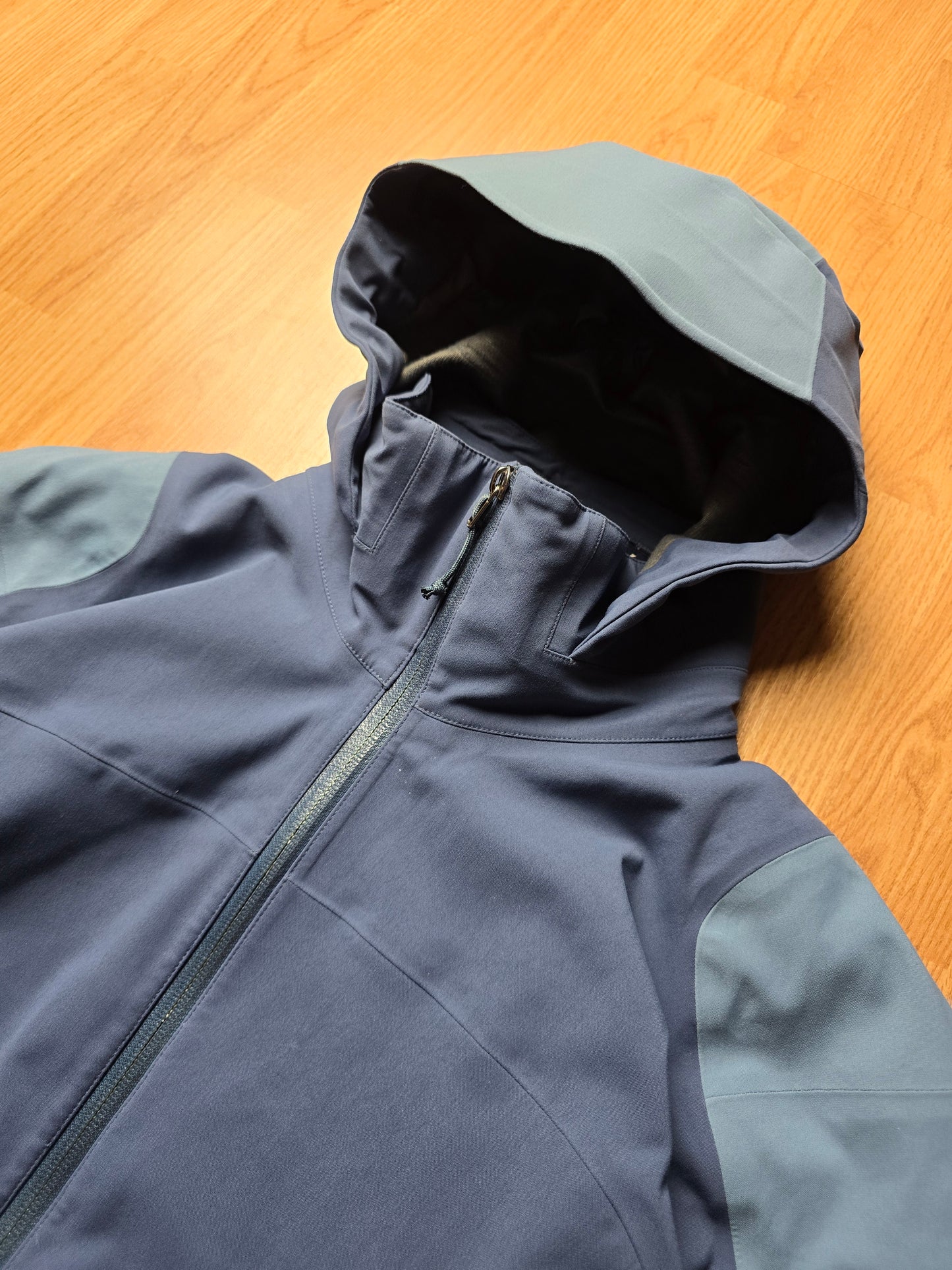 Vintage Arc'teryx Gore-tex Stingray Jacket (M)