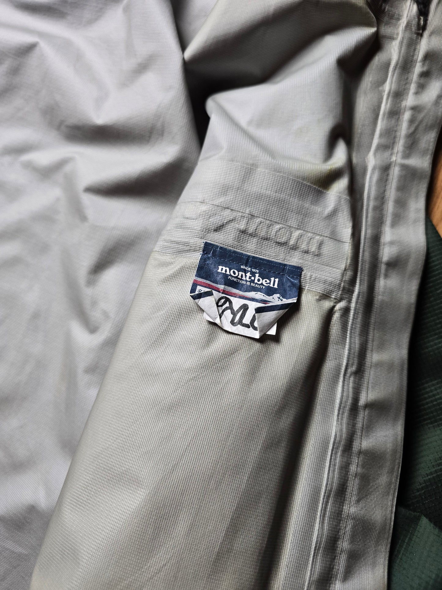 Vintage Montbell Gore-tex Waterproof Rain Jacket (M)
