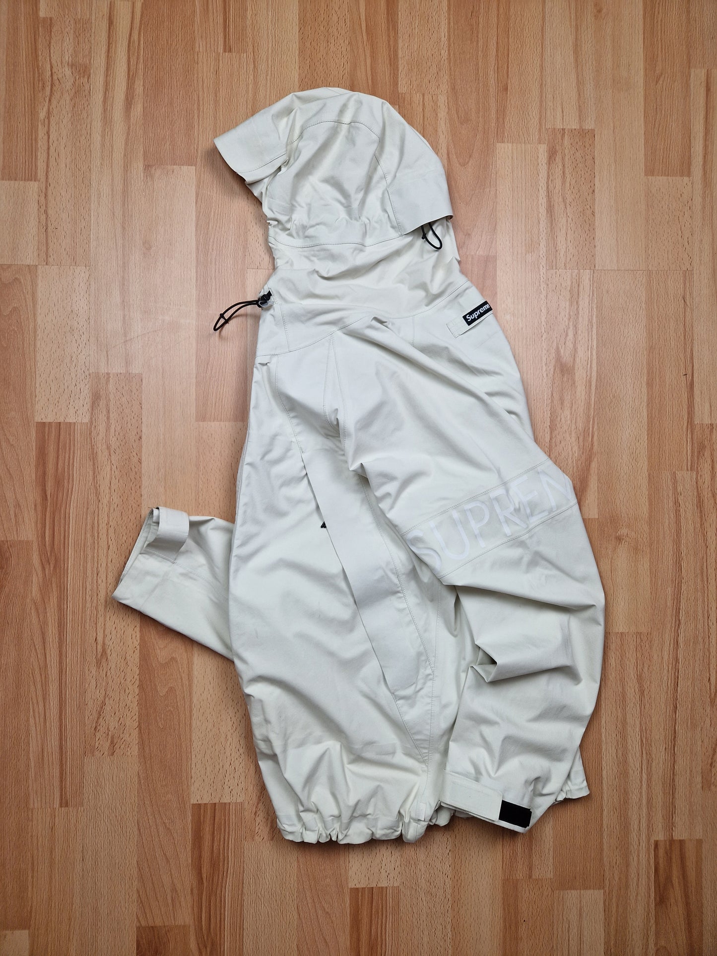 Supreme 'Apex' Taped Seam Waterproof Jacket (M)
