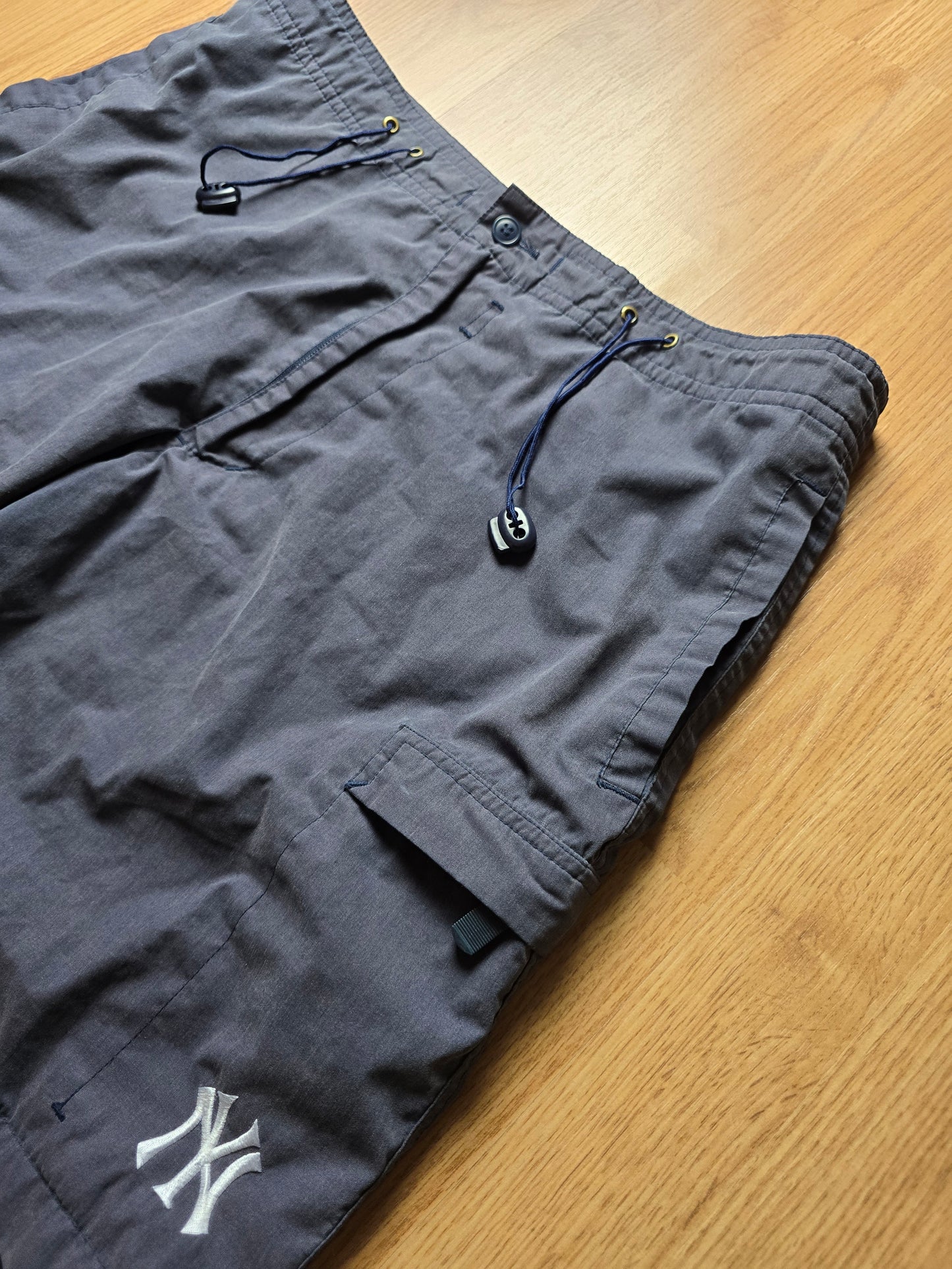 Vintage Yankees Cargo Shorts (L)