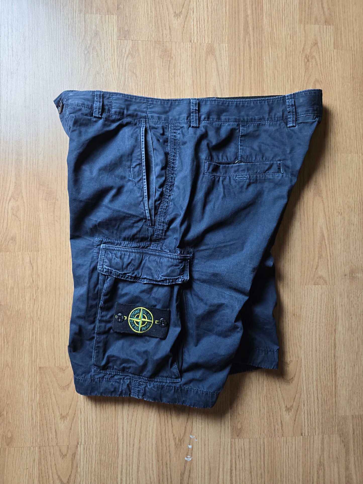 Stone Island Bermuda Cargo Shorts (W33)