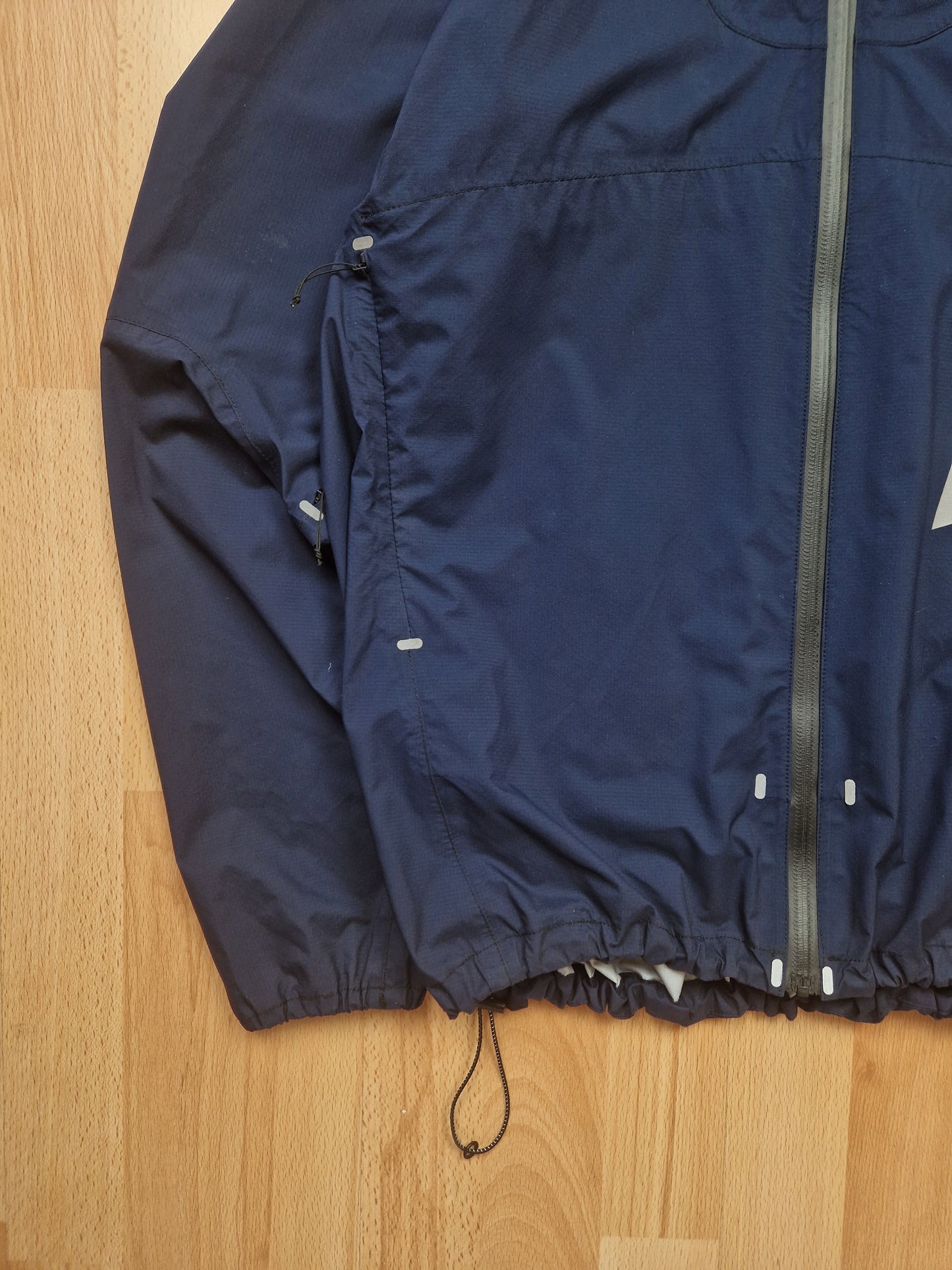 And Wander 3L Light Rain Jacket (M/L)