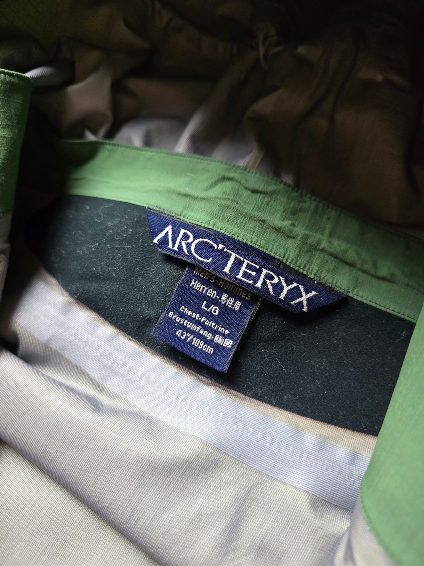 Vintage Arc'teryx Theta AR Gore-tex XCR 2 Tone Jacket (L)